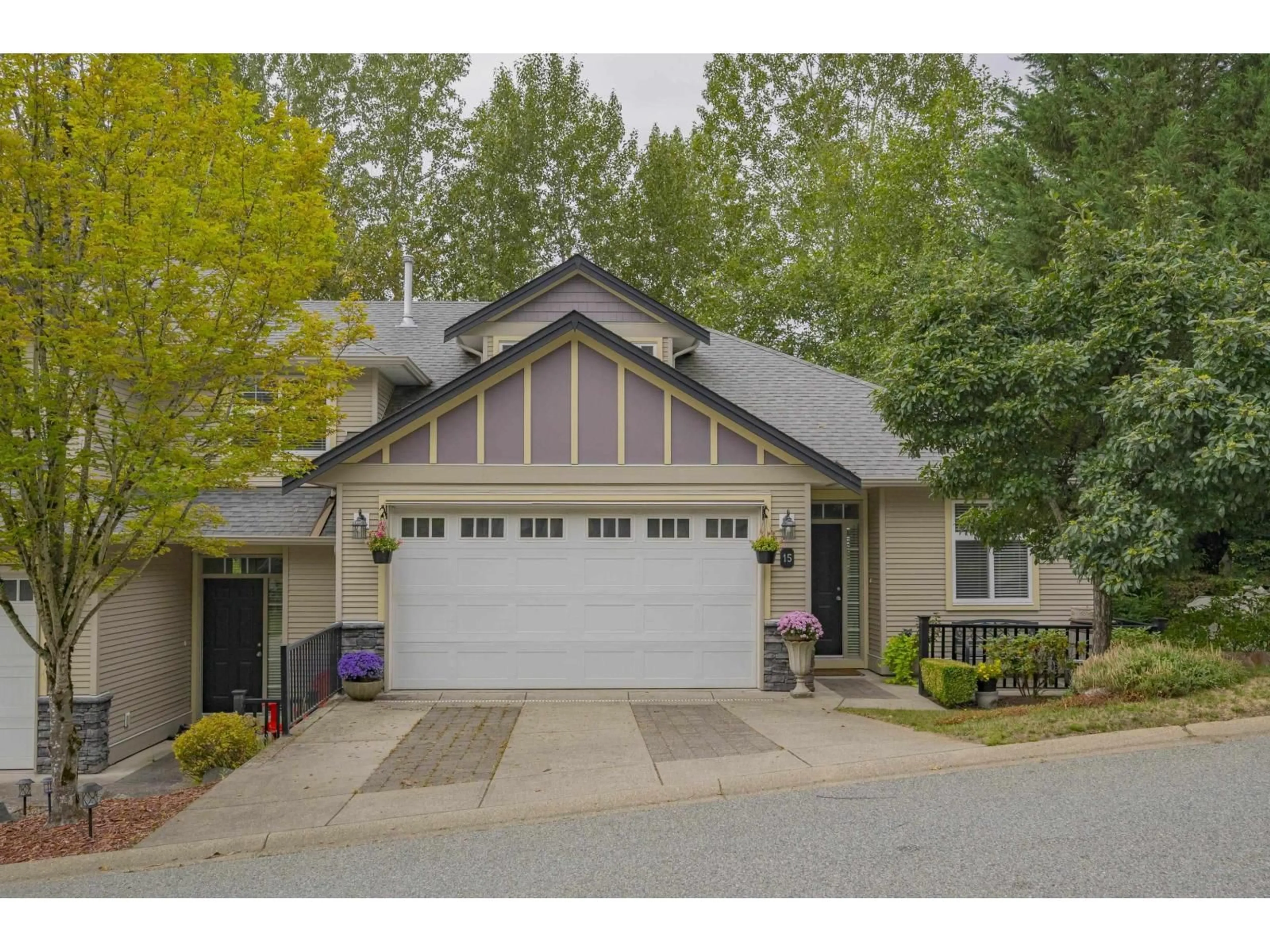 Home with vinyl exterior material, street for 15 - 36260 MCKEE, Abbotsford British Columbia V3G0A9