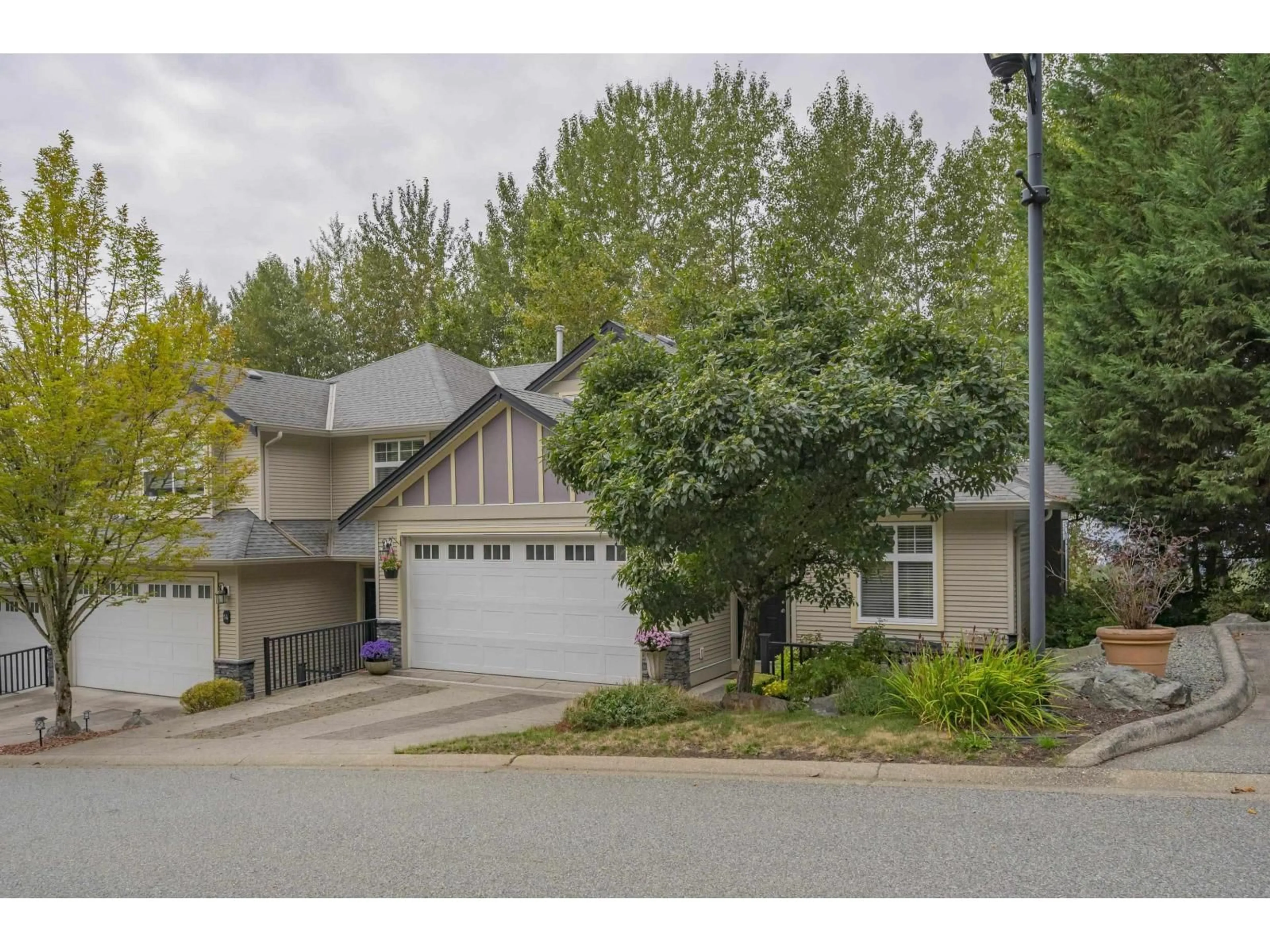 Home with vinyl exterior material, street for 15 - 36260 MCKEE, Abbotsford British Columbia V3G0A9