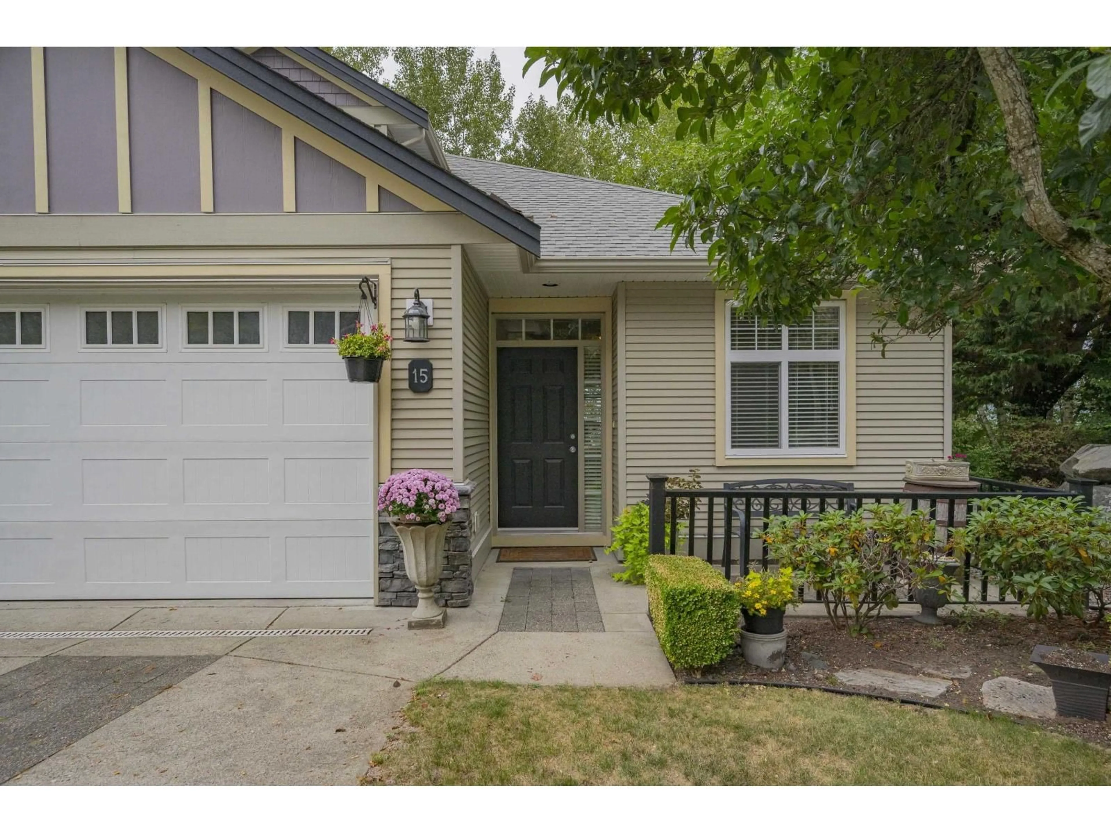 Home with vinyl exterior material, street for 15 - 36260 MCKEE, Abbotsford British Columbia V3G0A9