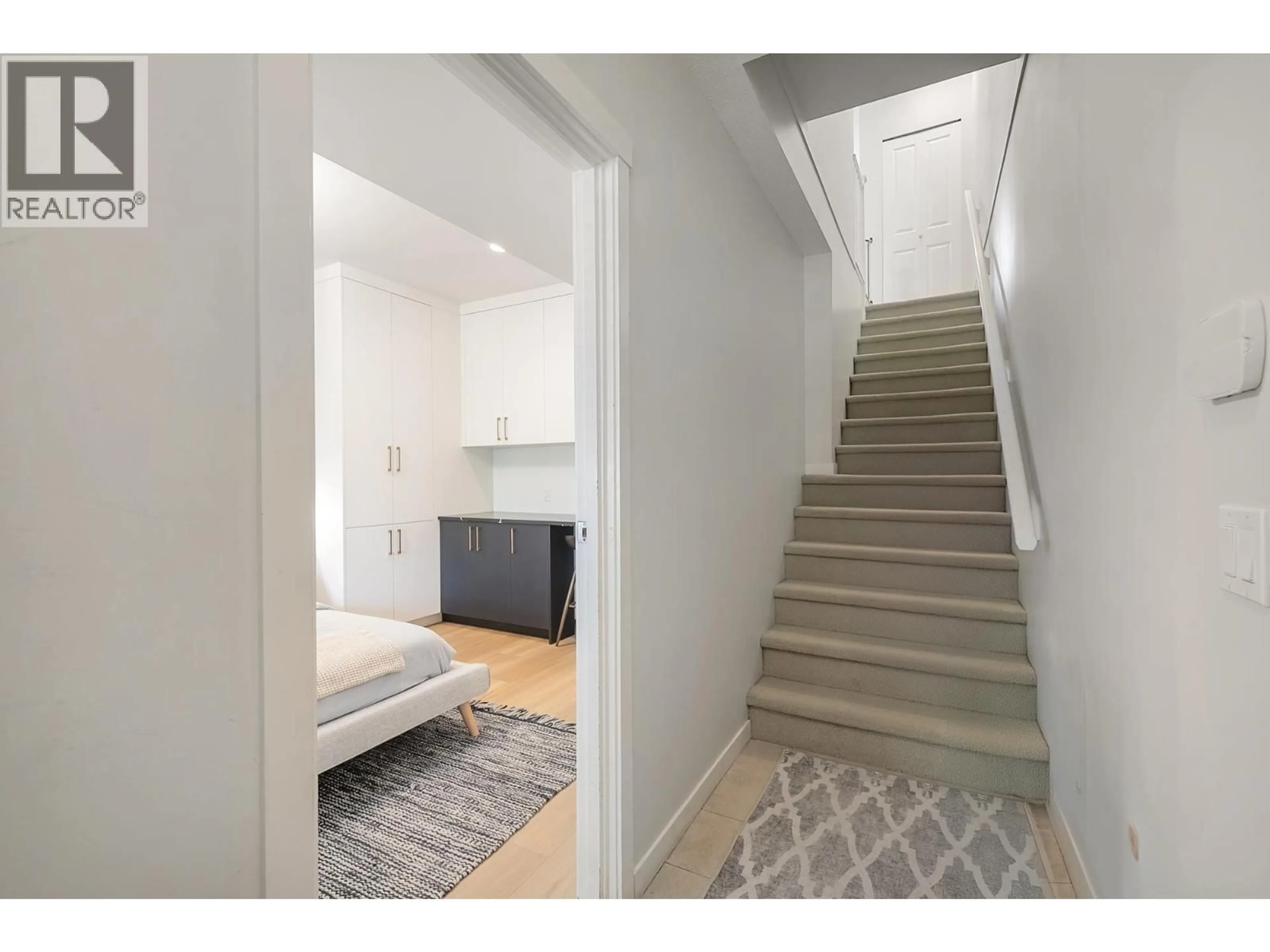 Indoor entryway for 19 - 55 HAWTHORN DRIVE, Port Moody British Columbia V3H0B3