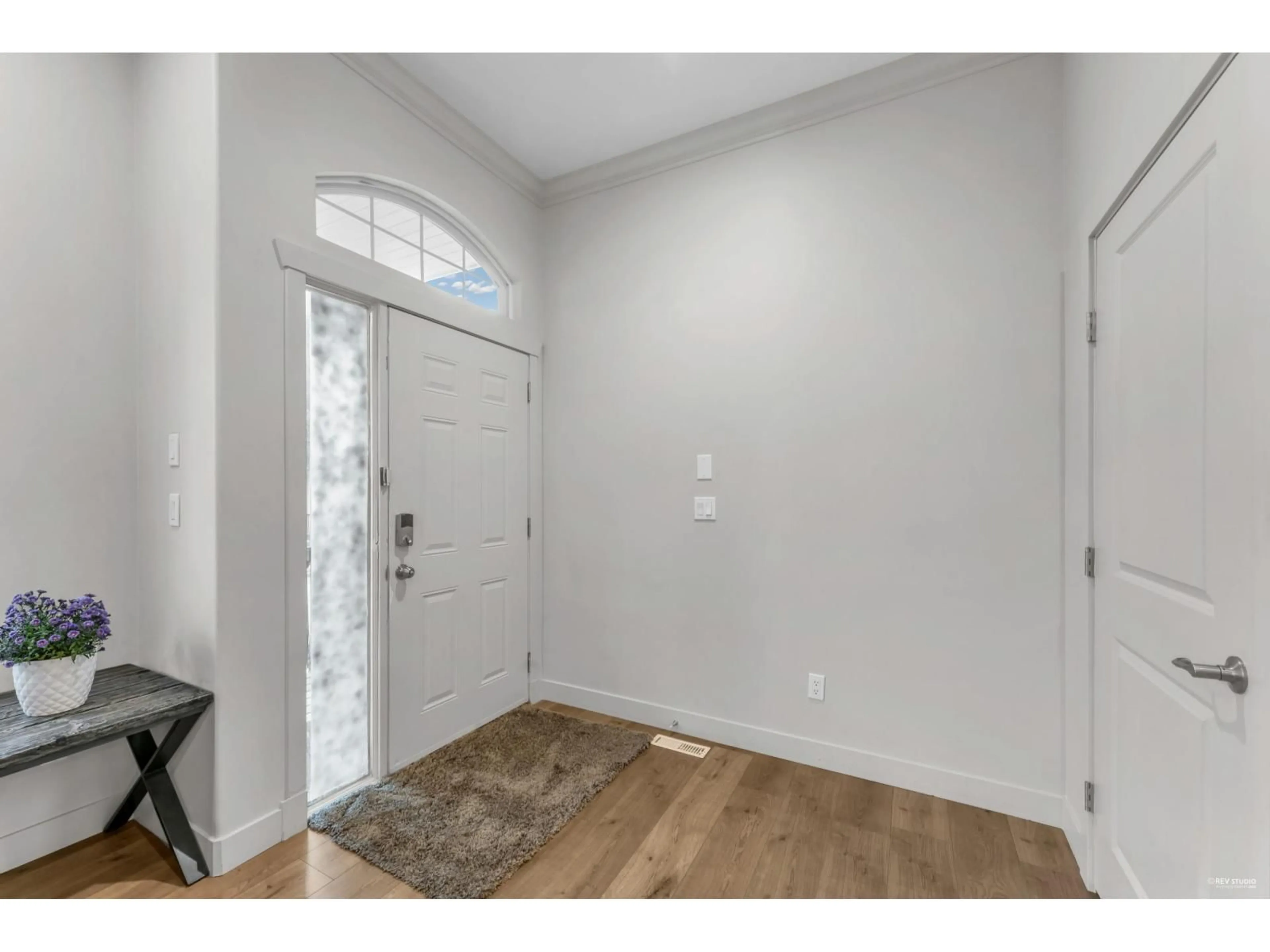 Indoor entryway for 6143 150B, Surrey British Columbia V3S7W9