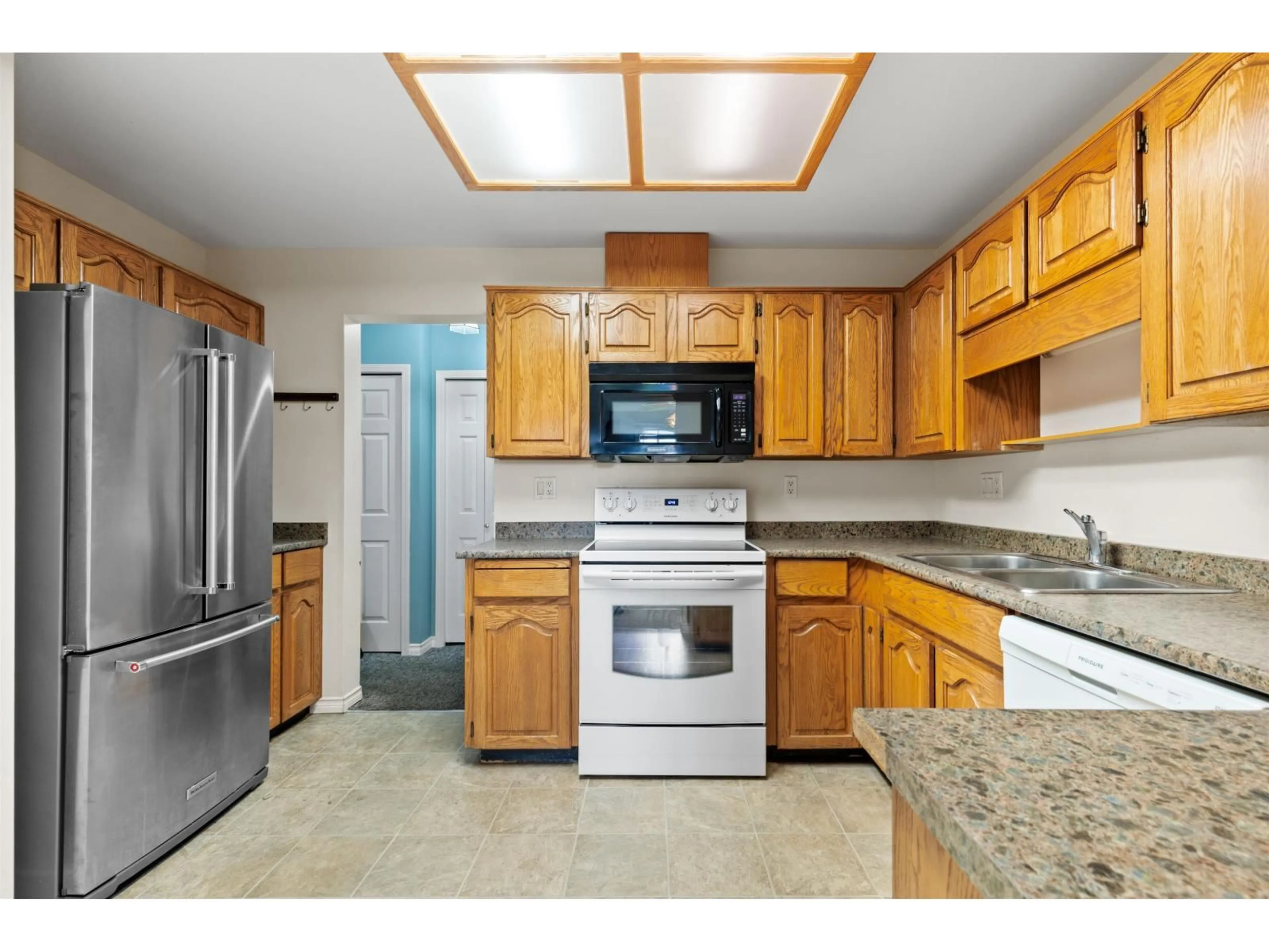 Standard kitchen, unknown for 306 - 32823 LANDEAU, Abbotsford British Columbia V2S6S6