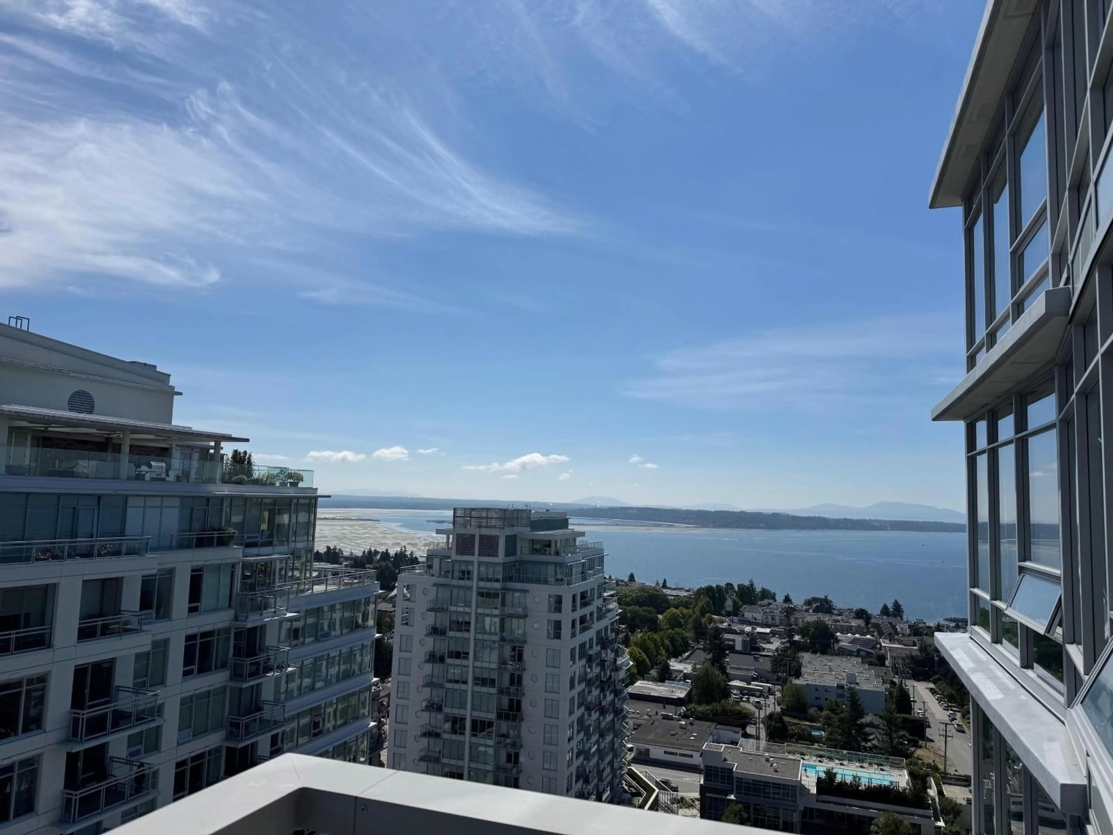Unknown for 1807 - 15152 RUSSELL, White Rock British Columbia V4B0A3