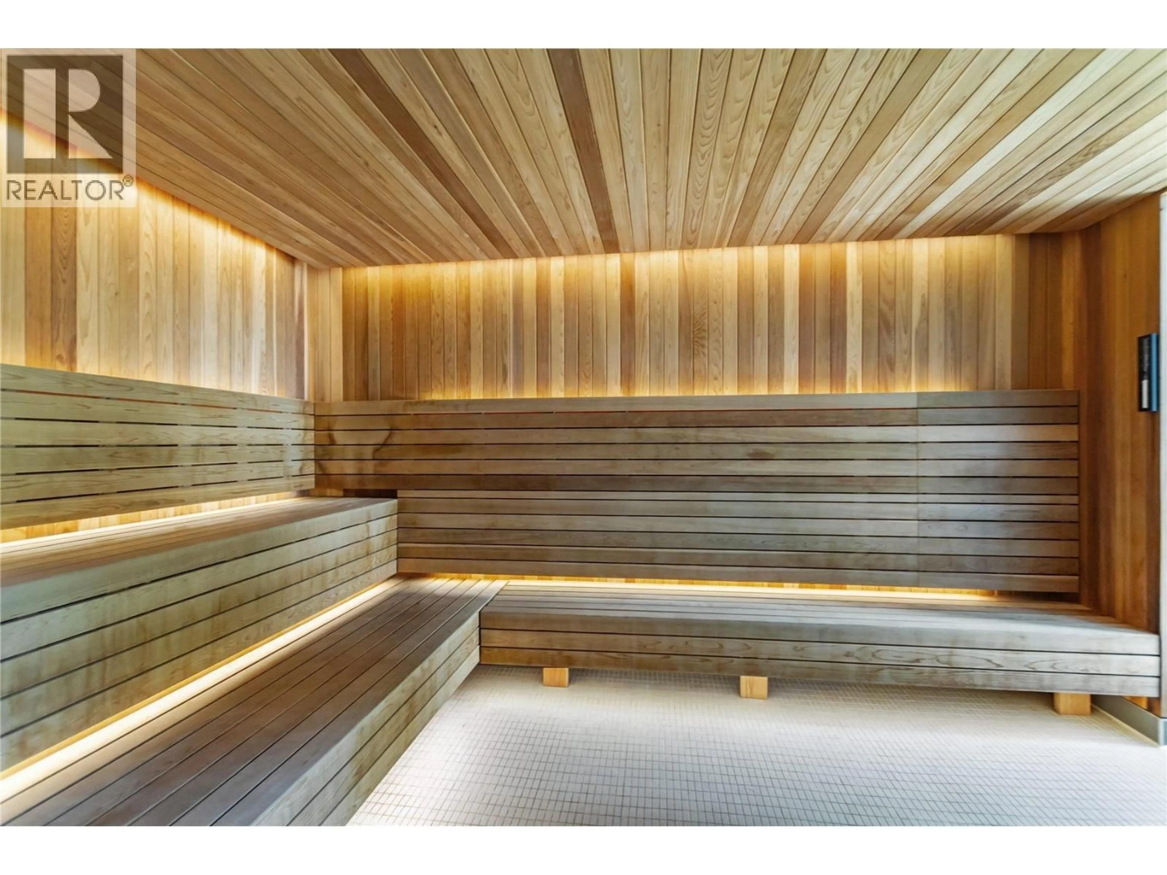 Indoor foyer for 1405 - 200 KLAHANIE COURT, West Vancouver British Columbia V7P0E4