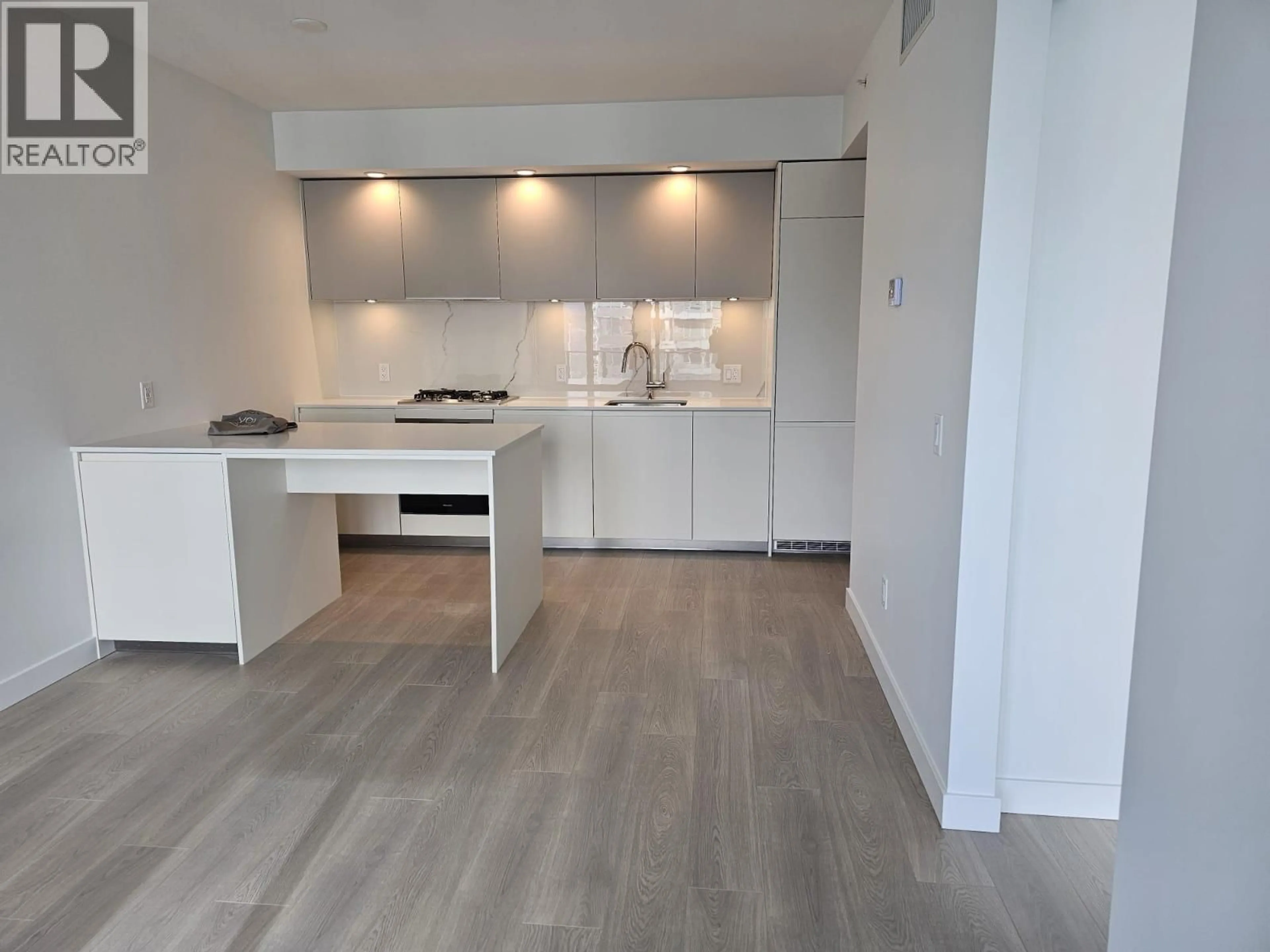 Open concept kitchen, wood/laminate floor for 2610 - 6537 TELFORD AVENUE, Burnaby British Columbia V5H0K9