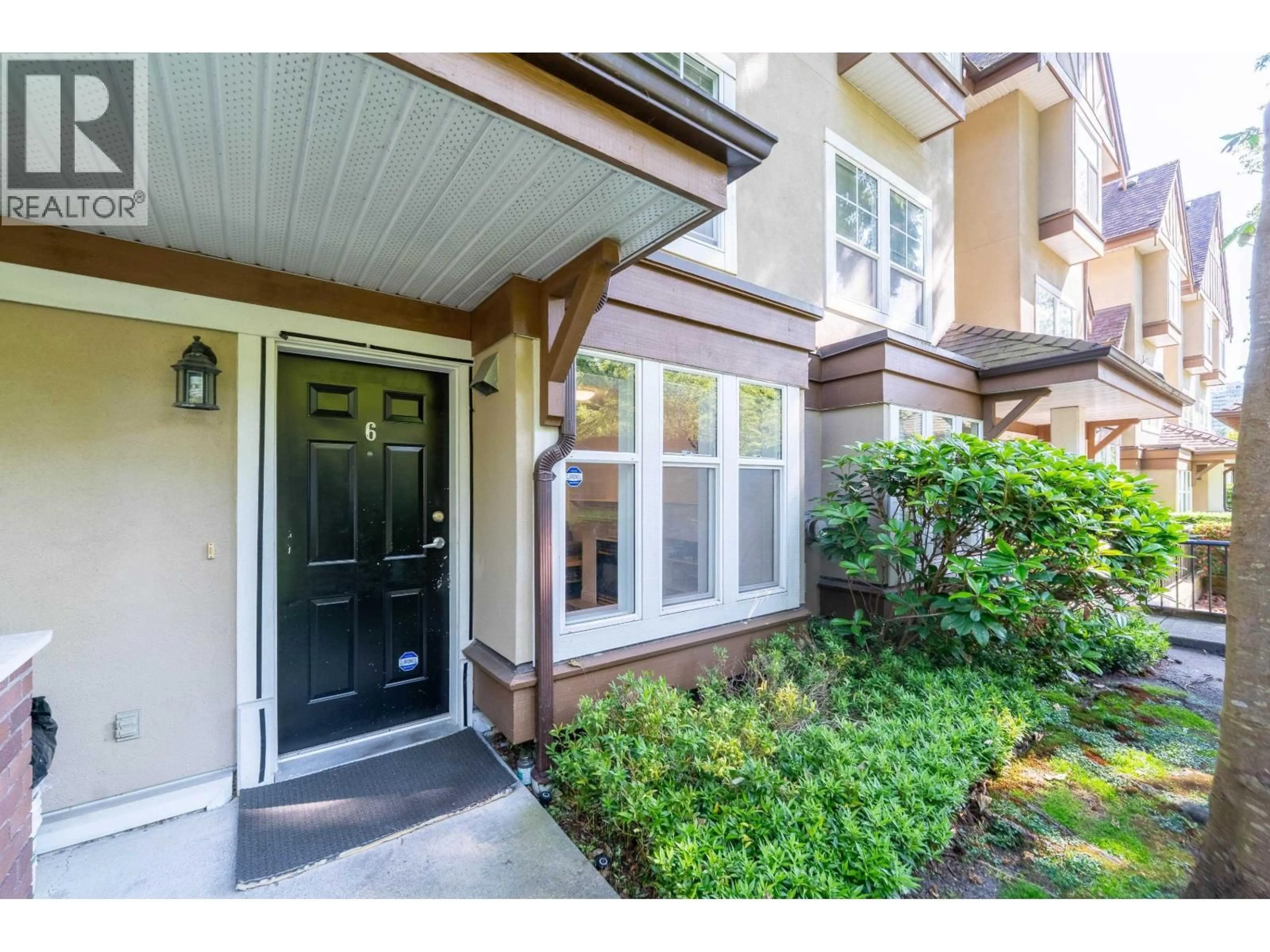Indoor entryway for 6 - 7238 18TH AVENUE, Burnaby British Columbia V3N1H3