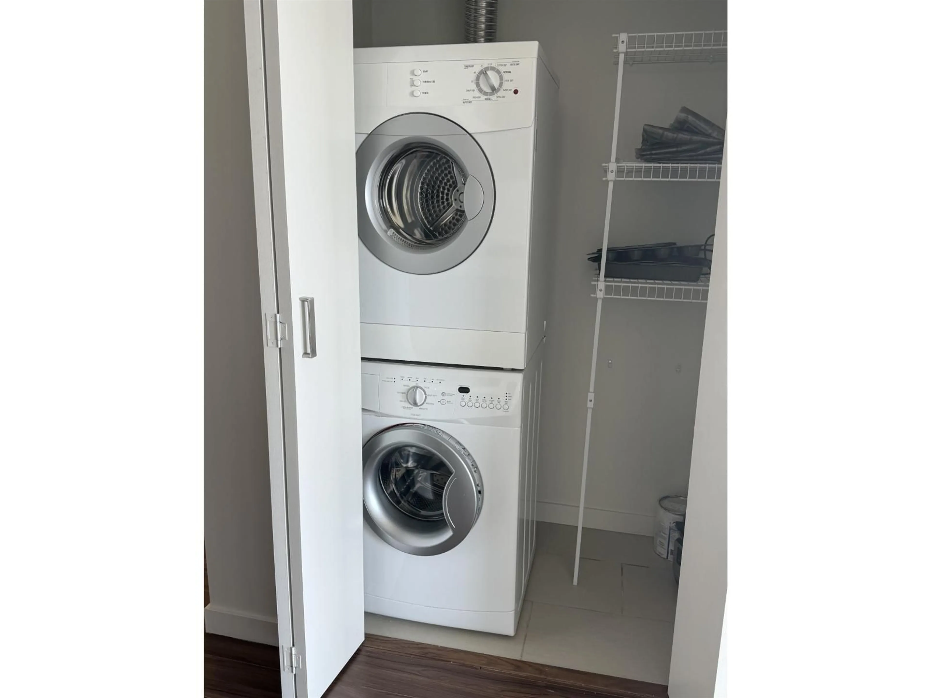 Laundry room for 3707 - 13325 102A, Surrey British Columbia V3T1P6
