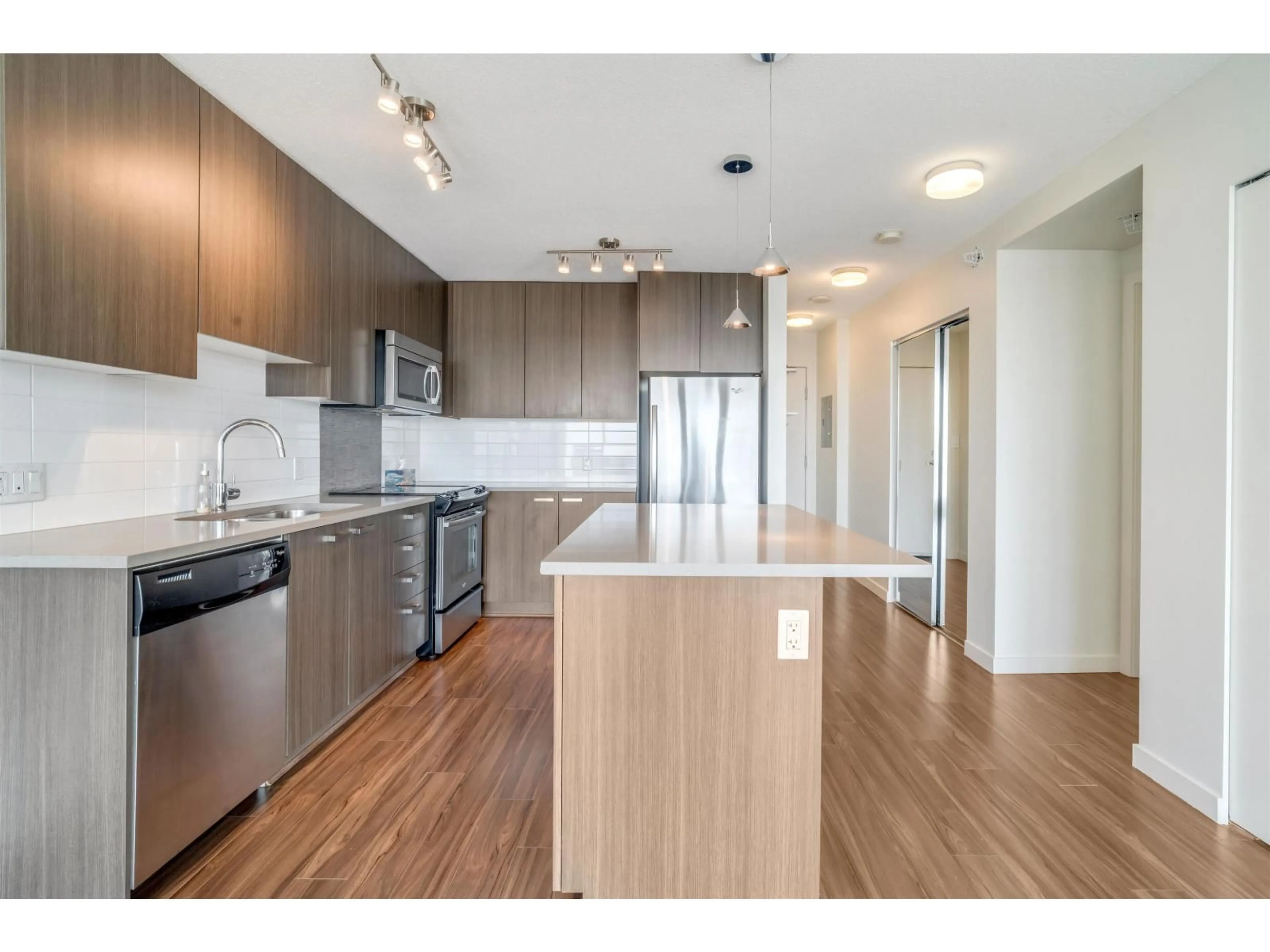 Open concept kitchen, wood/laminate floor for 3707 - 13325 102A, Surrey British Columbia V3T1P6