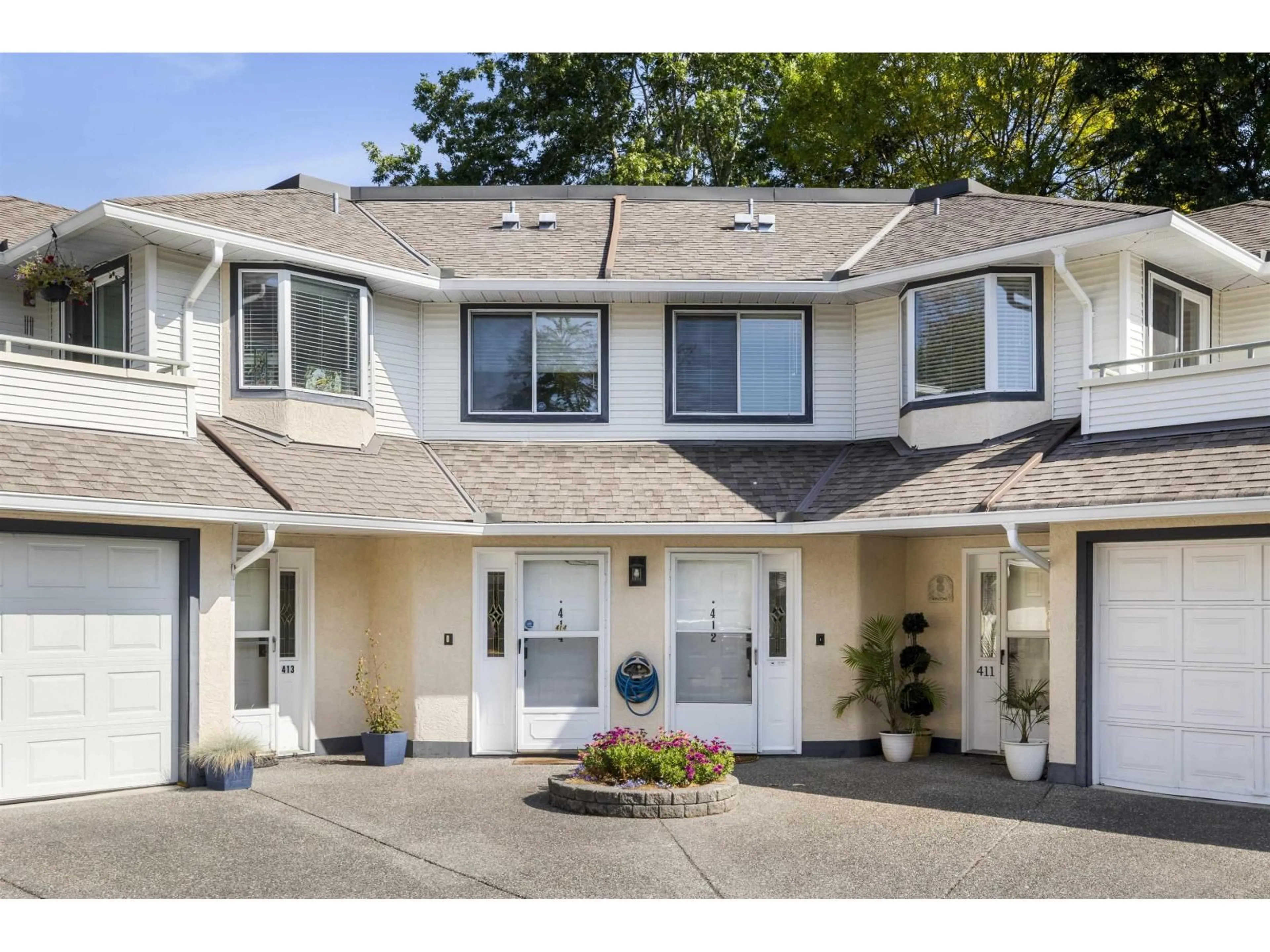 Home with vinyl exterior material, street for 412 - 19645 64, Langley British Columbia V2Y1L2