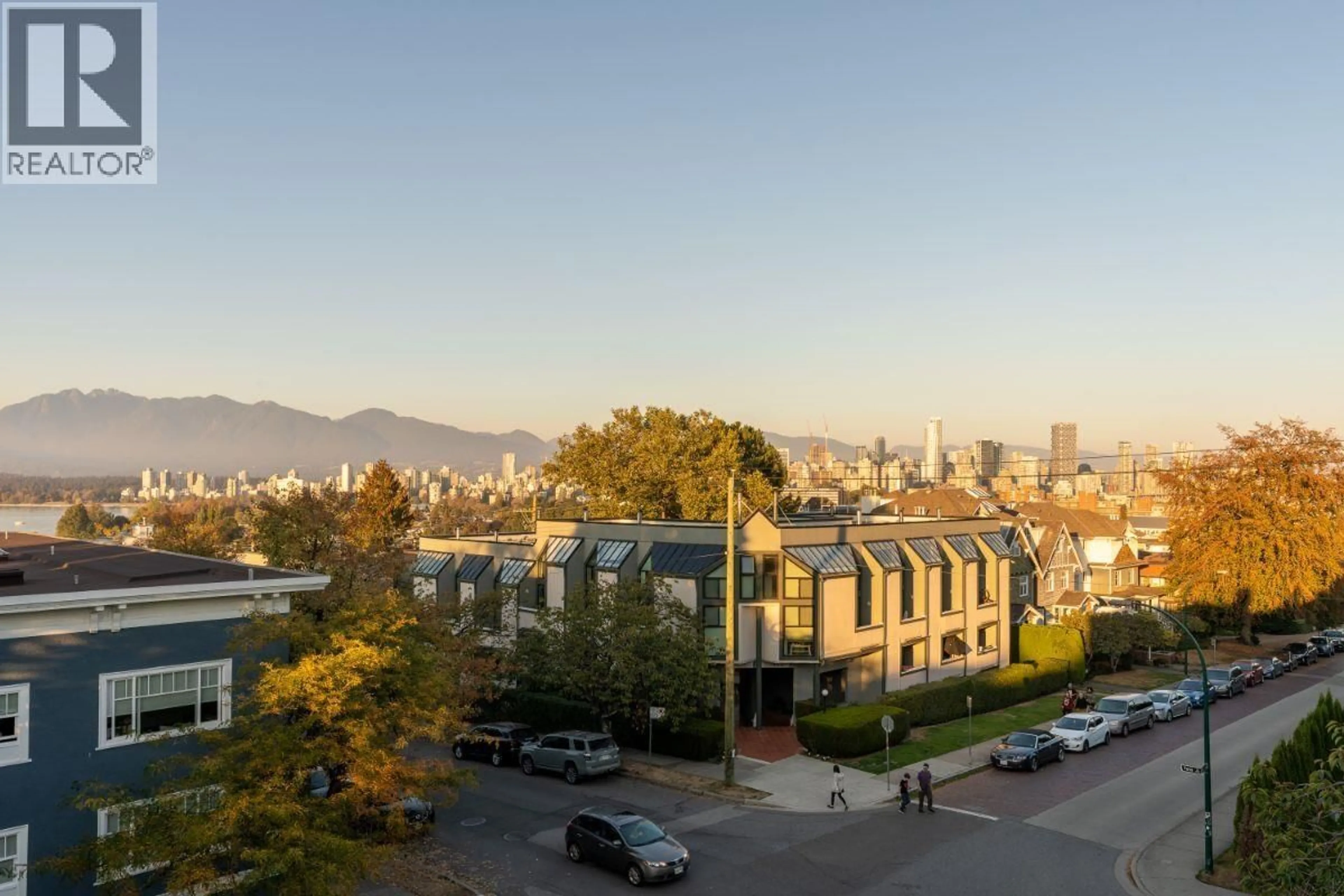 A pic from outside/outdoor area/front of a property/back of a property/a pic from drone, city buildings view from balcony for 402 - 2216 3RD AVENUE, Vancouver British Columbia V6K1L4