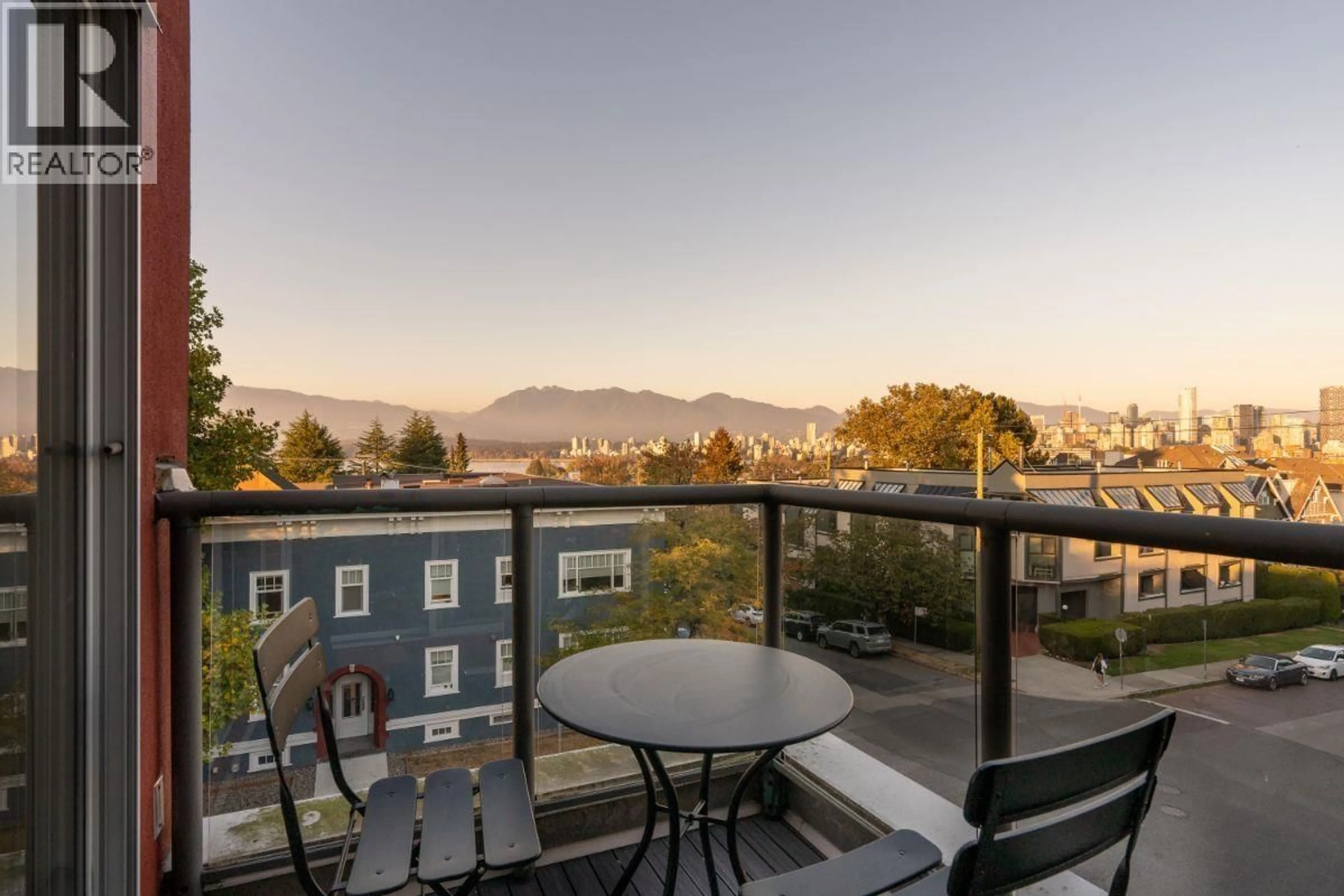 Patio, mountain view for 402 - 2216 3RD AVENUE, Vancouver British Columbia V6K1L4