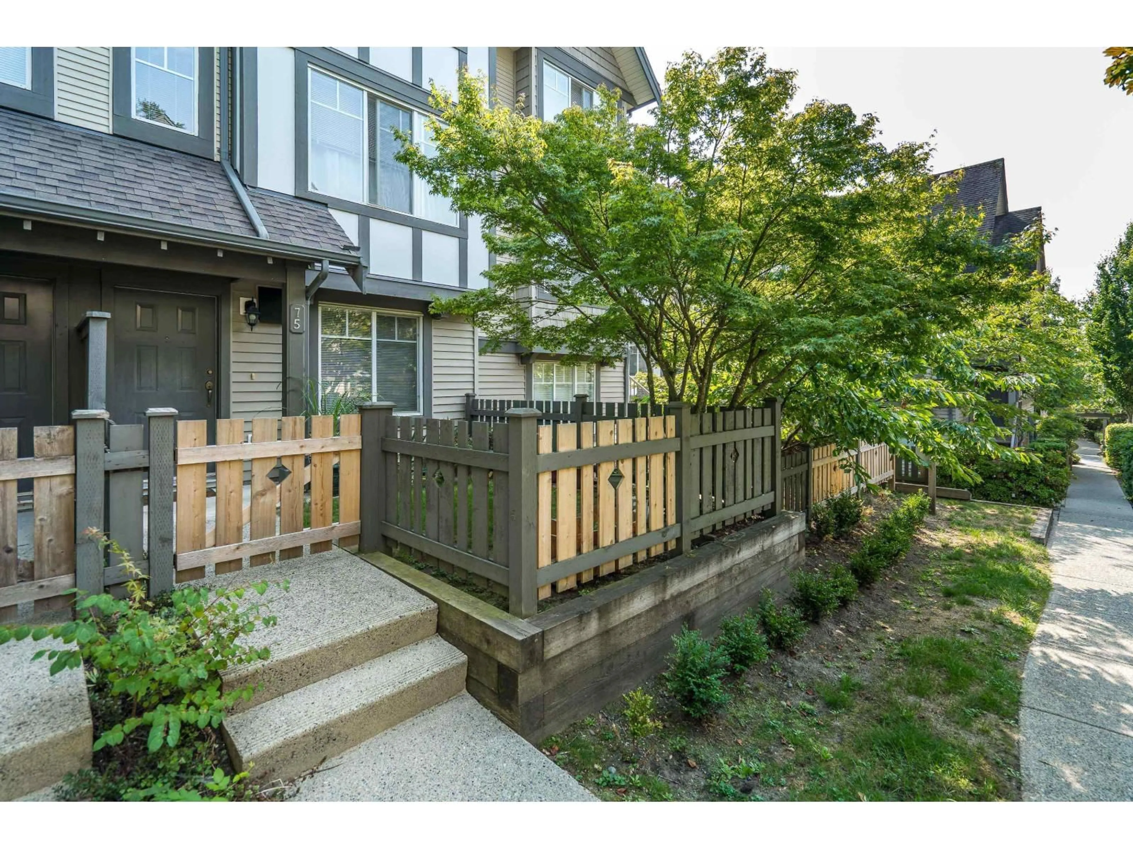 Patio, street for 75 - 20038 70, Langley British Columbia V2Y0B4