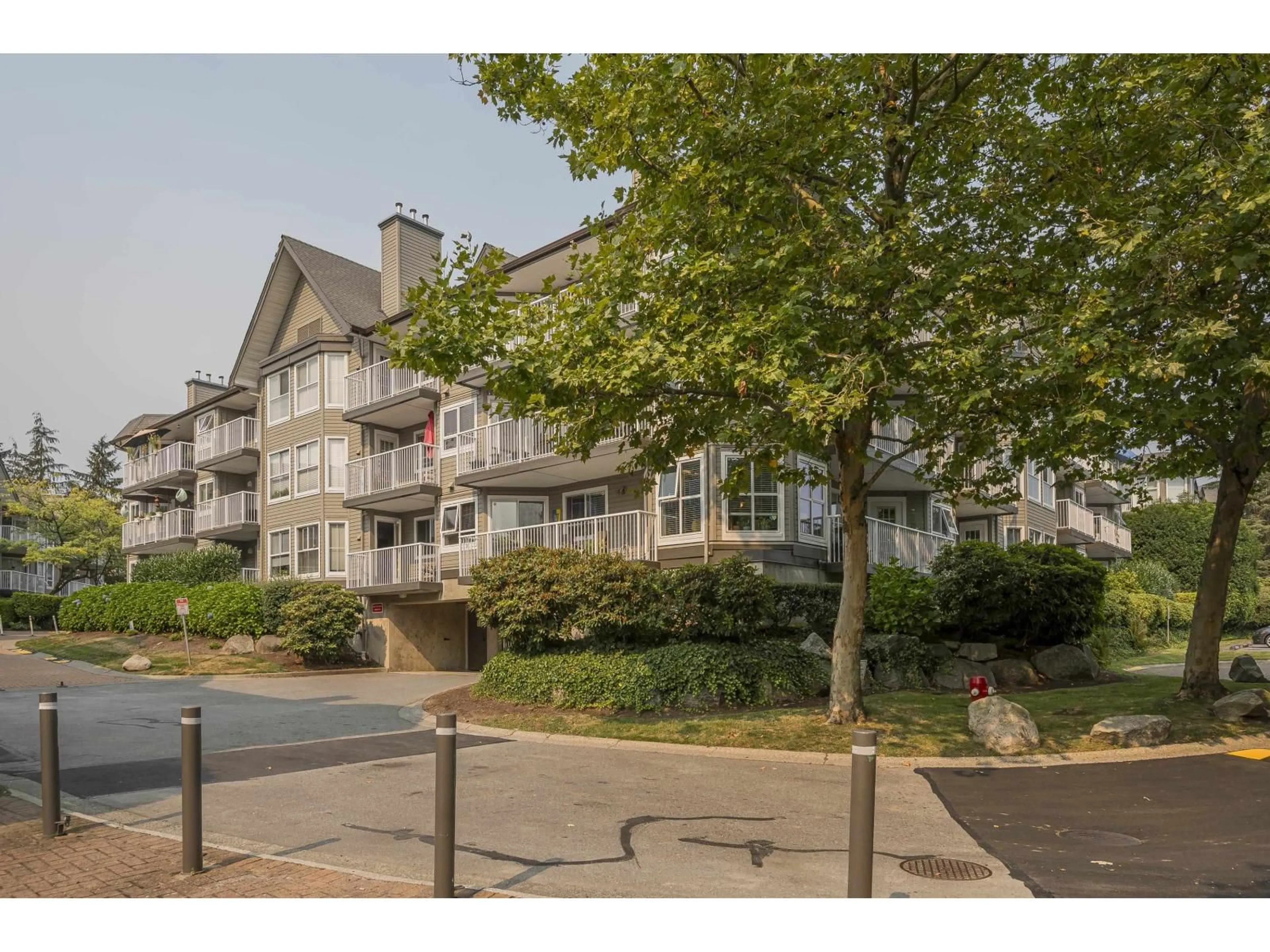 A pic from outside/outdoor area/front of a property/back of a property/a pic from drone, street for 105 - 15120 108, Surrey British Columbia V3R0T7
