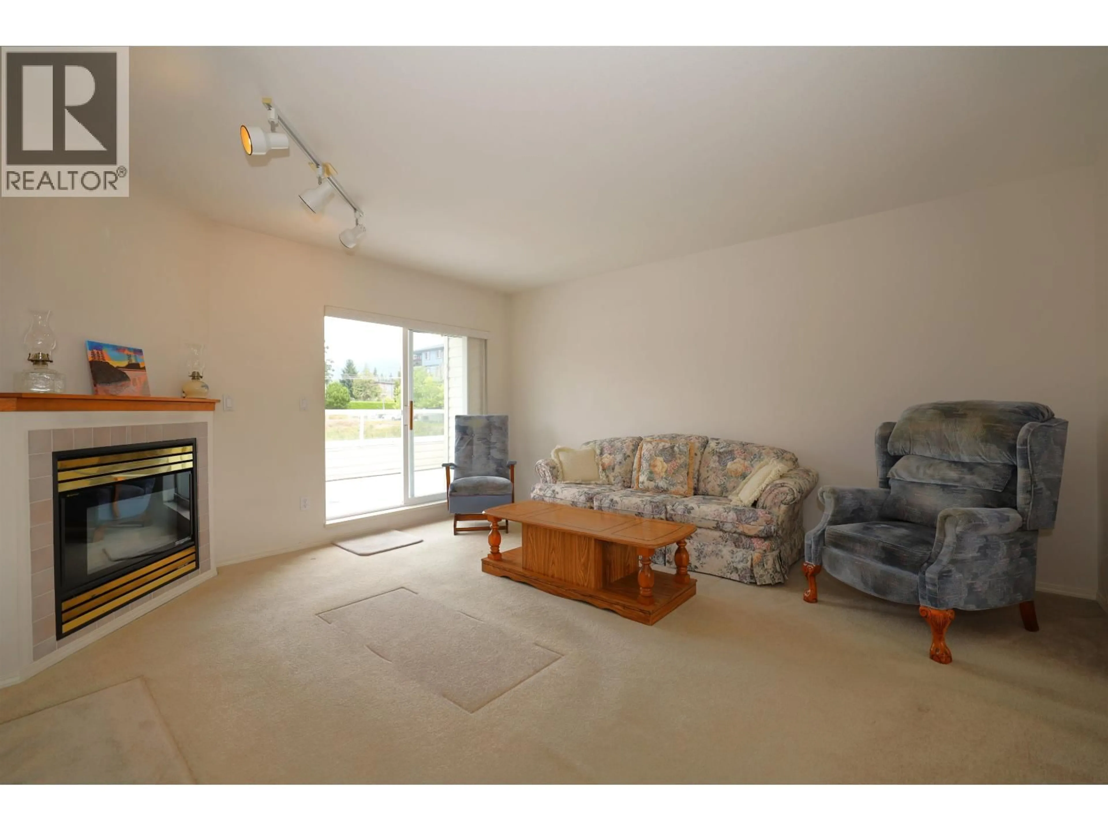 Living room with furniture, unknown for 28 - 5610 TRAIL AVENUE, Sechelt British Columbia V0N3A3