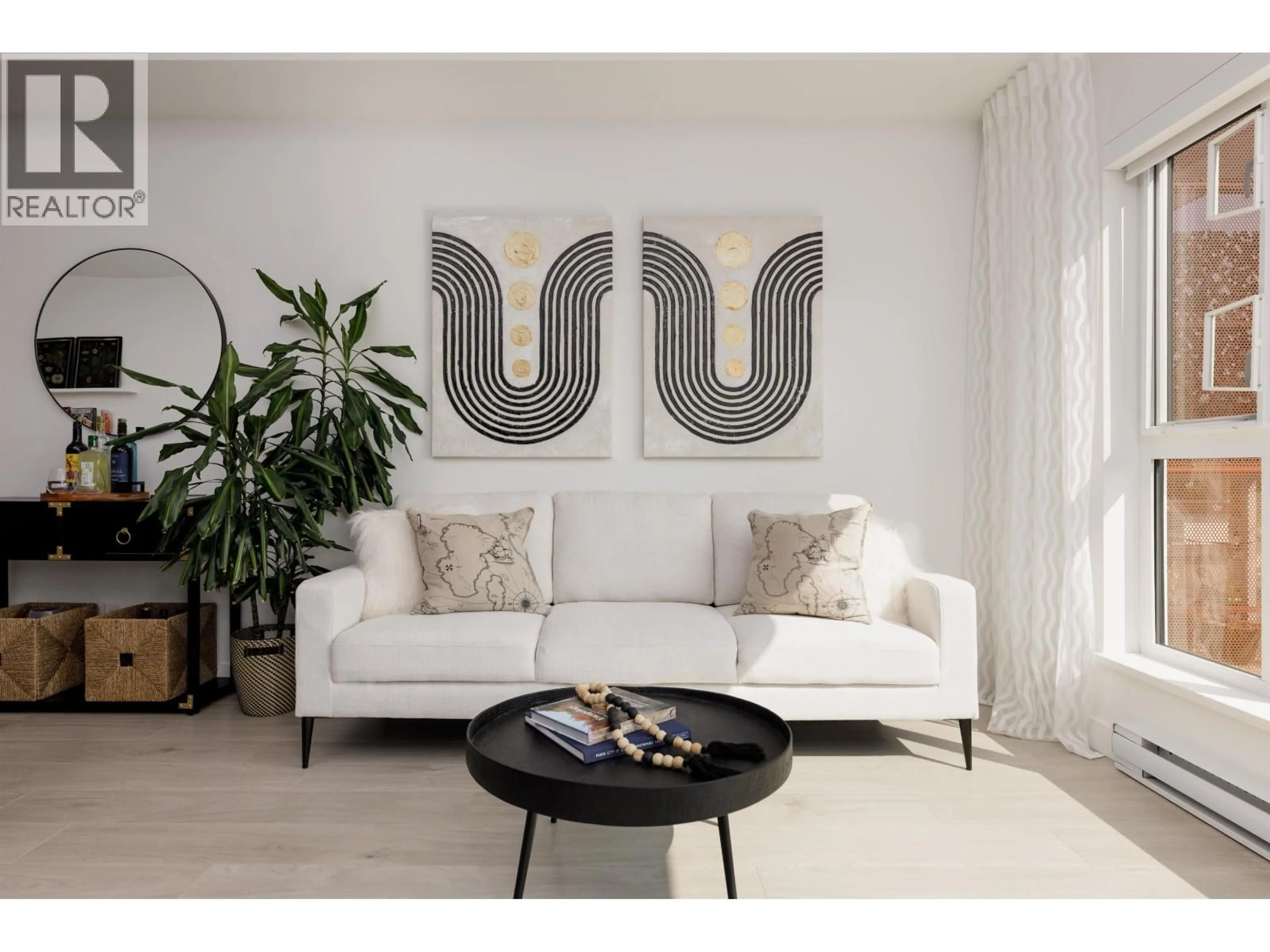 Living room with furniture, unknown for 411 - 2345 RINDALL AVENUE, Port Coquitlam British Columbia V3C1V3