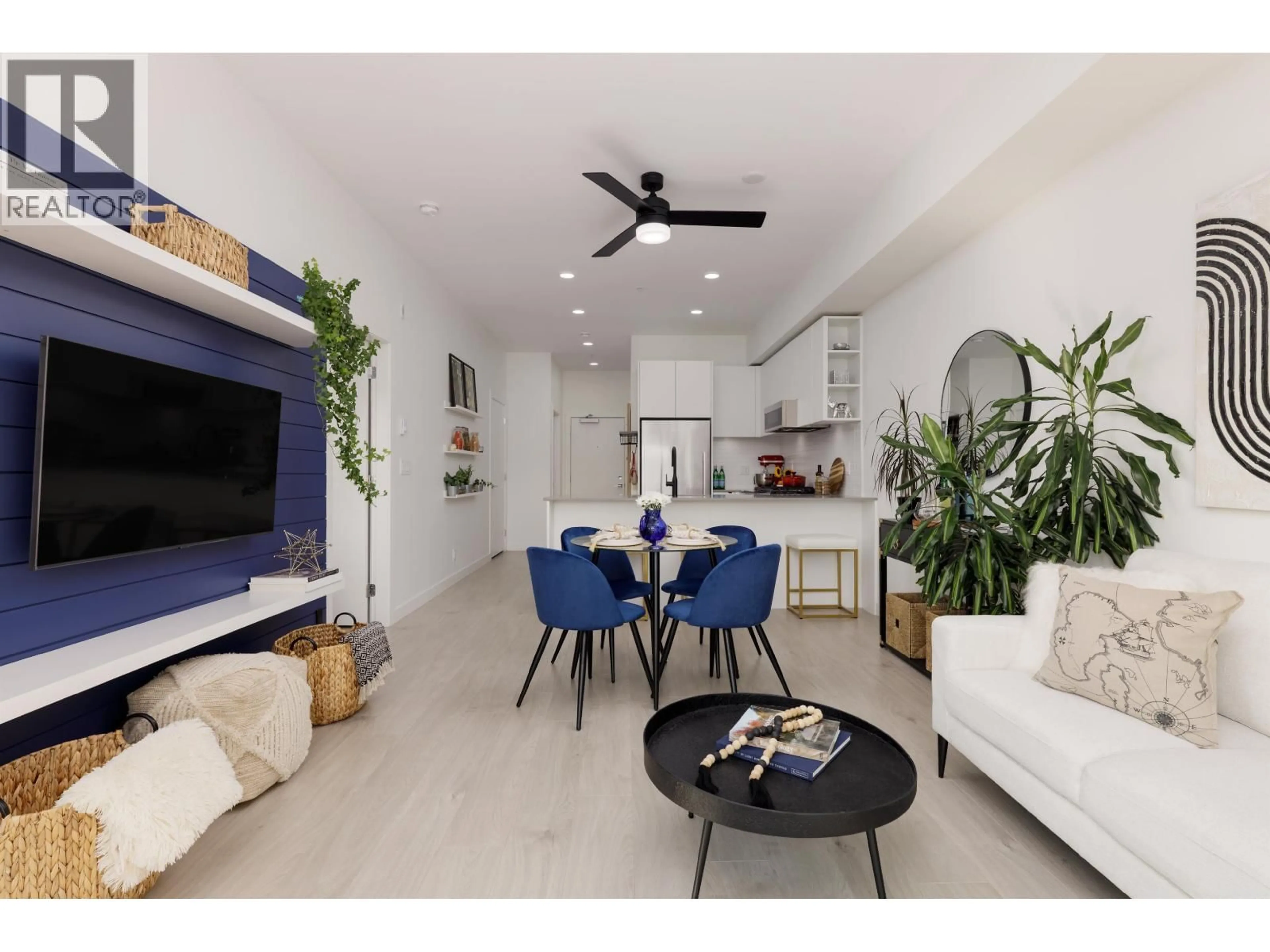 Living room with furniture, unknown for 411 - 2345 RINDALL AVENUE, Port Coquitlam British Columbia V3C1V3