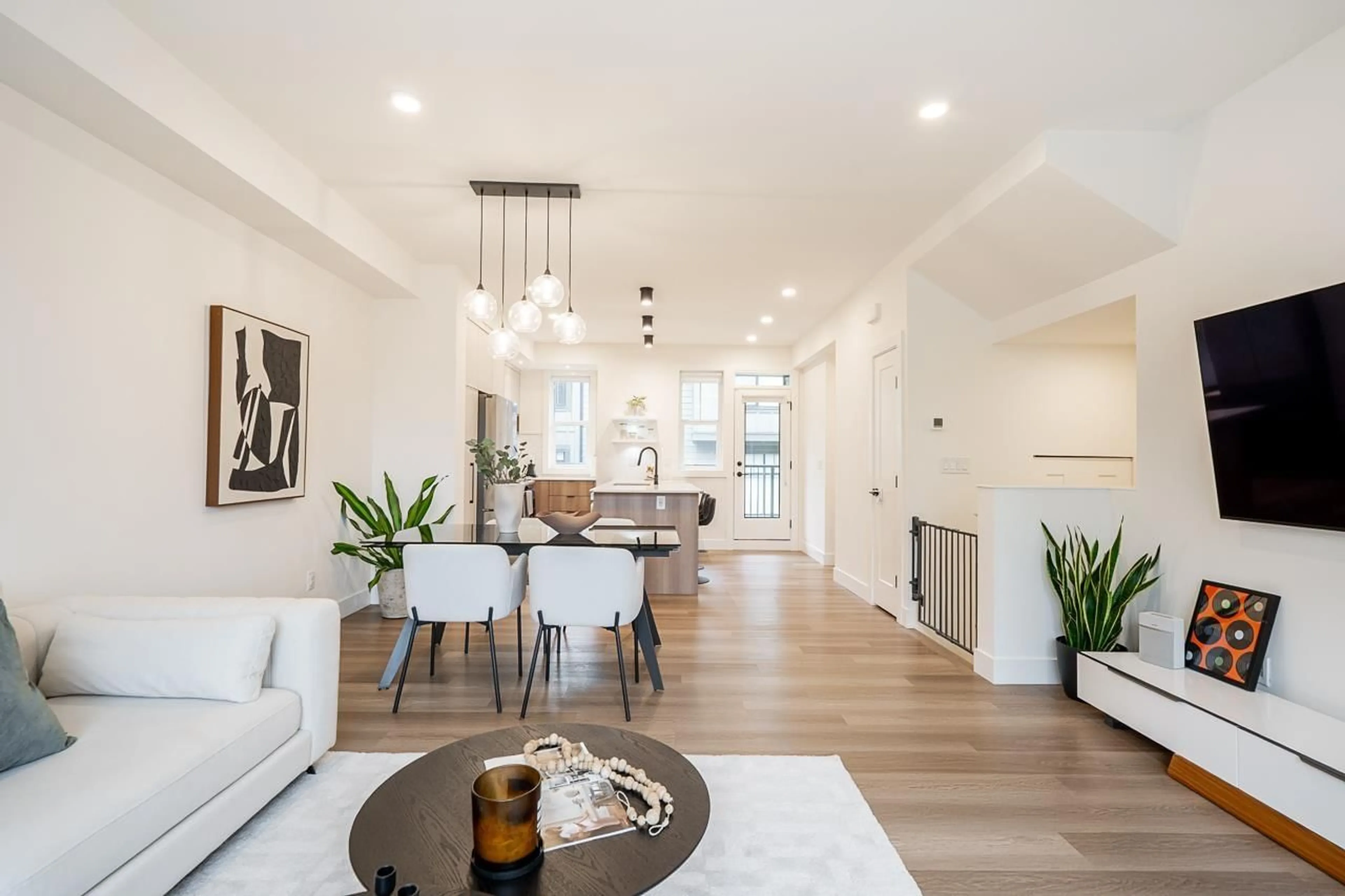 Open concept kitchen, unknown for 19 - 2350 165, Surrey British Columbia V3Z1J9