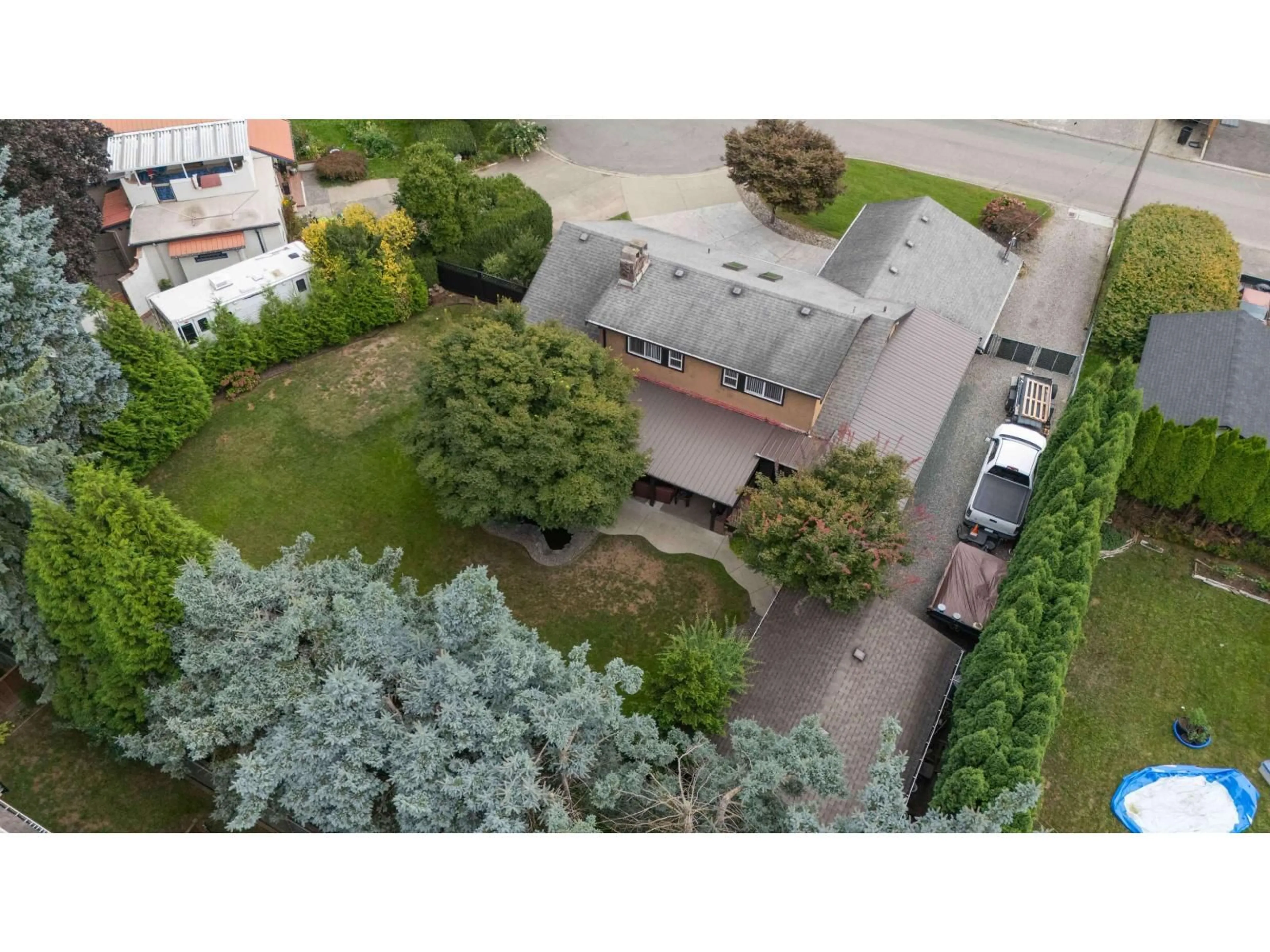 A pic from outside/outdoor area/front of a property/back of a property/a pic from drone, unknown for 1752 CEDAR PLACE, Agassiz British Columbia V0M1A2