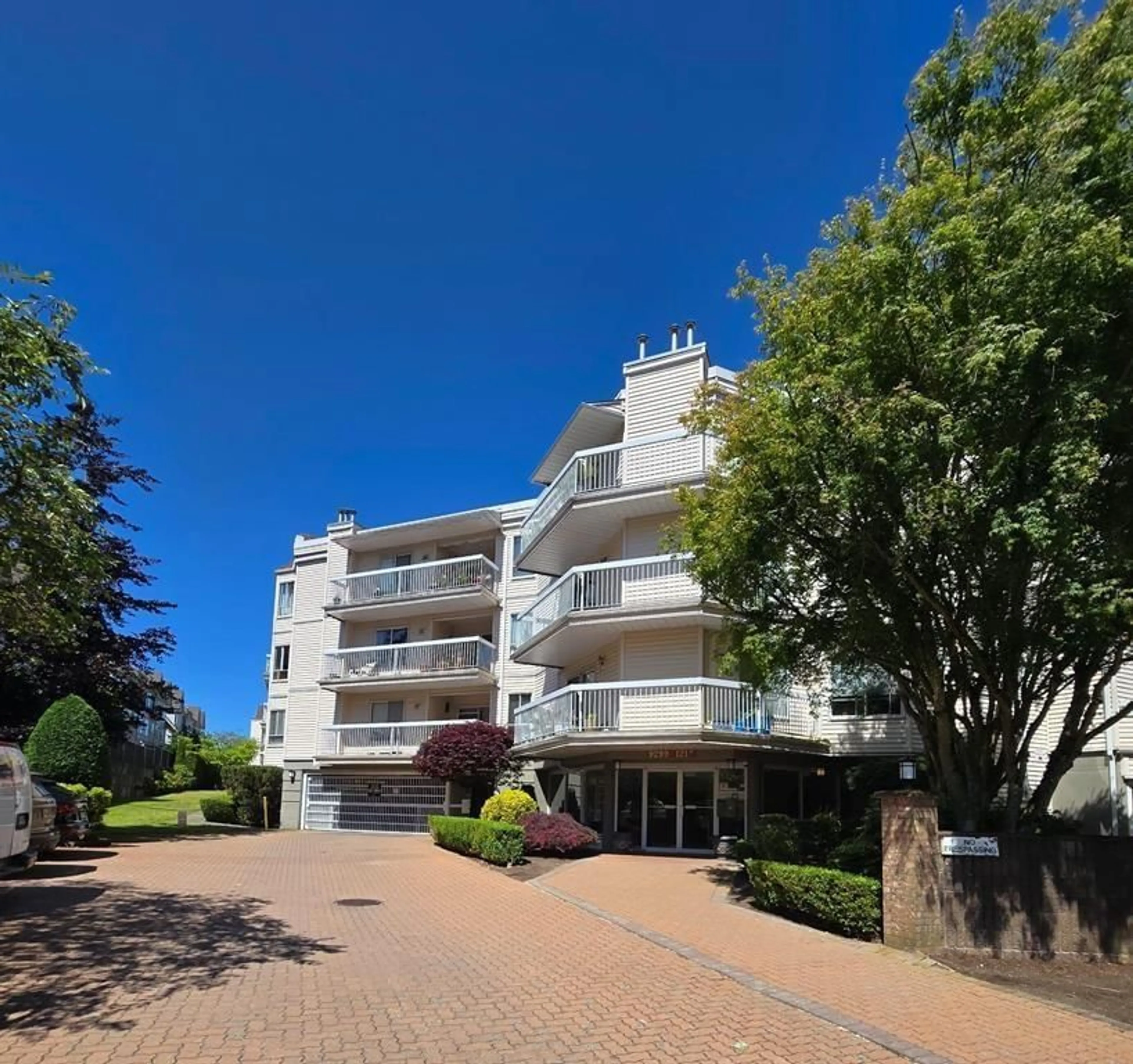 A pic from outside/outdoor area/front of a property/back of a property/a pic from drone, unknown for 307 - 9299 121, Surrey British Columbia V3V7X8