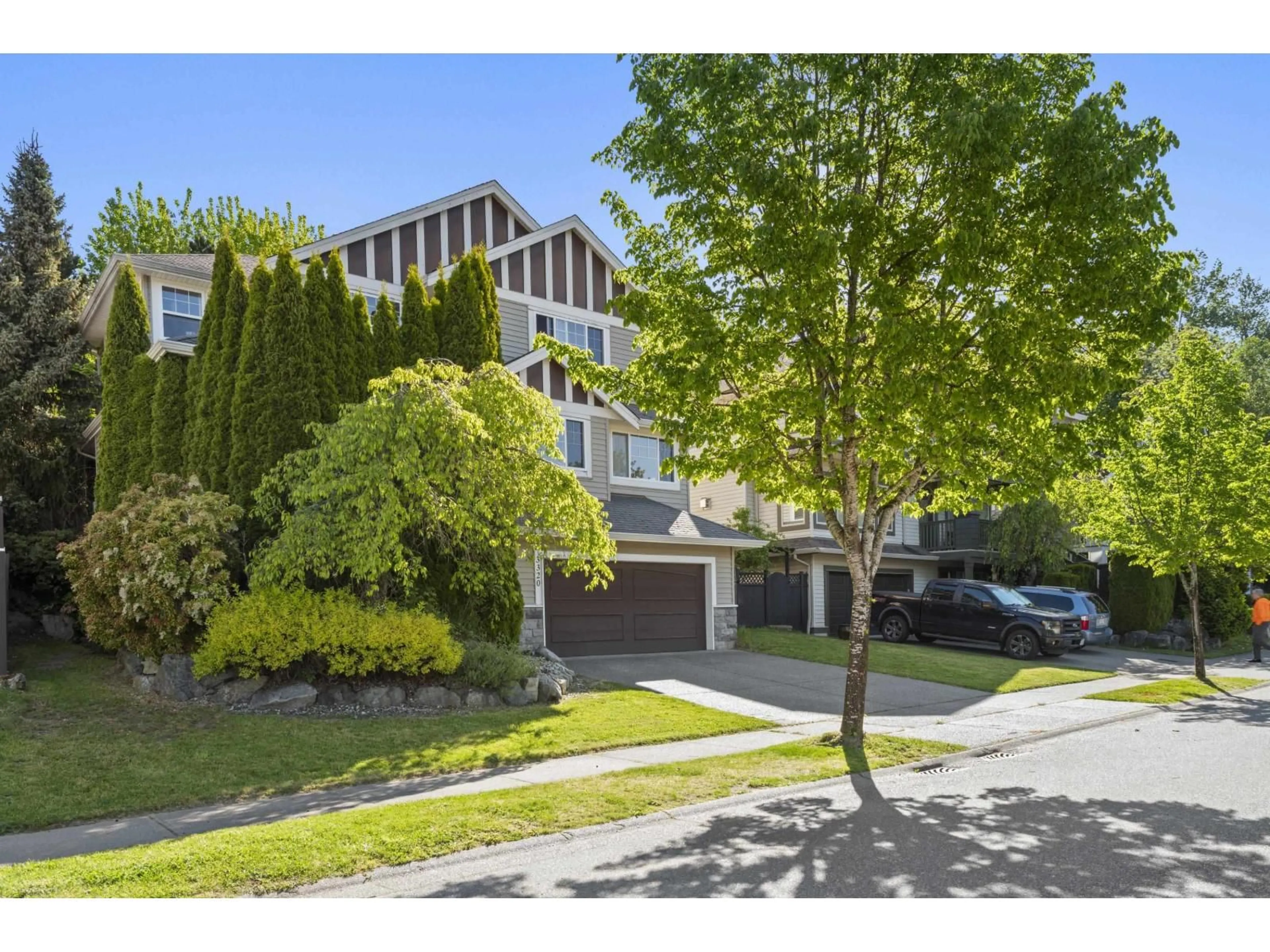 A pic from outside/outdoor area/front of a property/back of a property/a pic from drone, street for 3320 HARVEST, Abbotsford British Columbia V3G2Y6