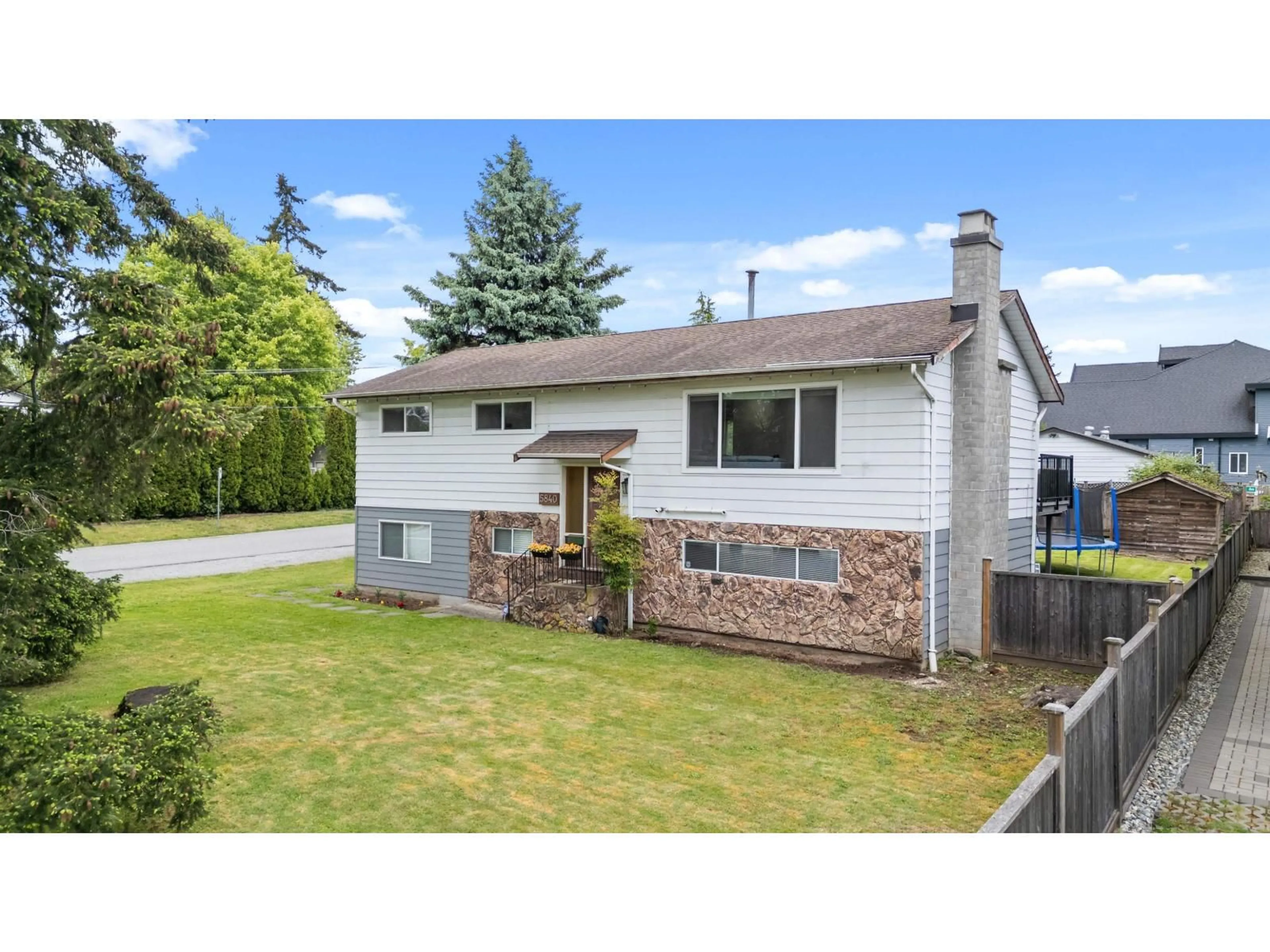 Home with vinyl exterior material, street for 5840 184, Surrey British Columbia V3S4N3
