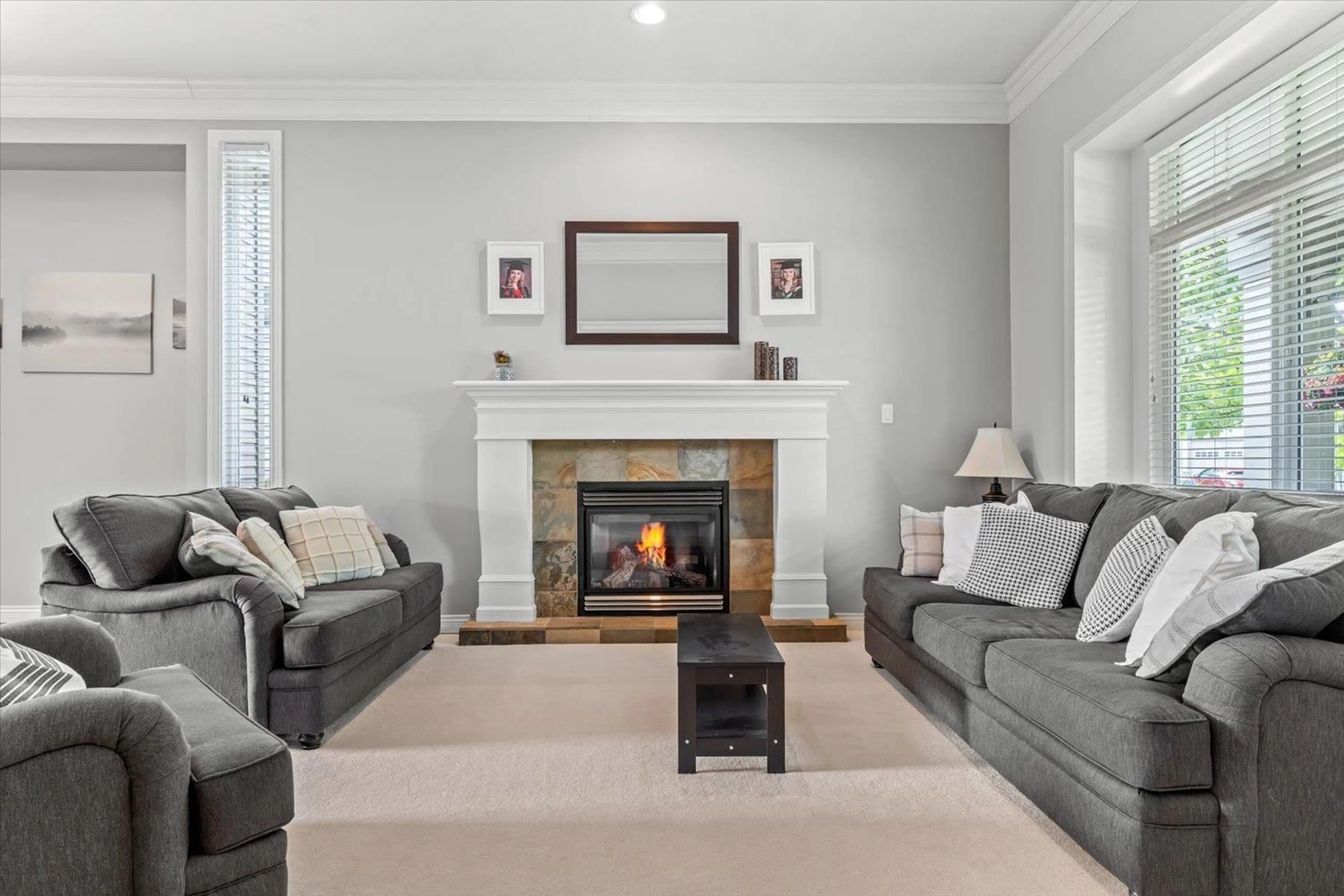 Living room with furniture, unknown for 35428 NAKISKA, Abbotsford British Columbia V3G1J6