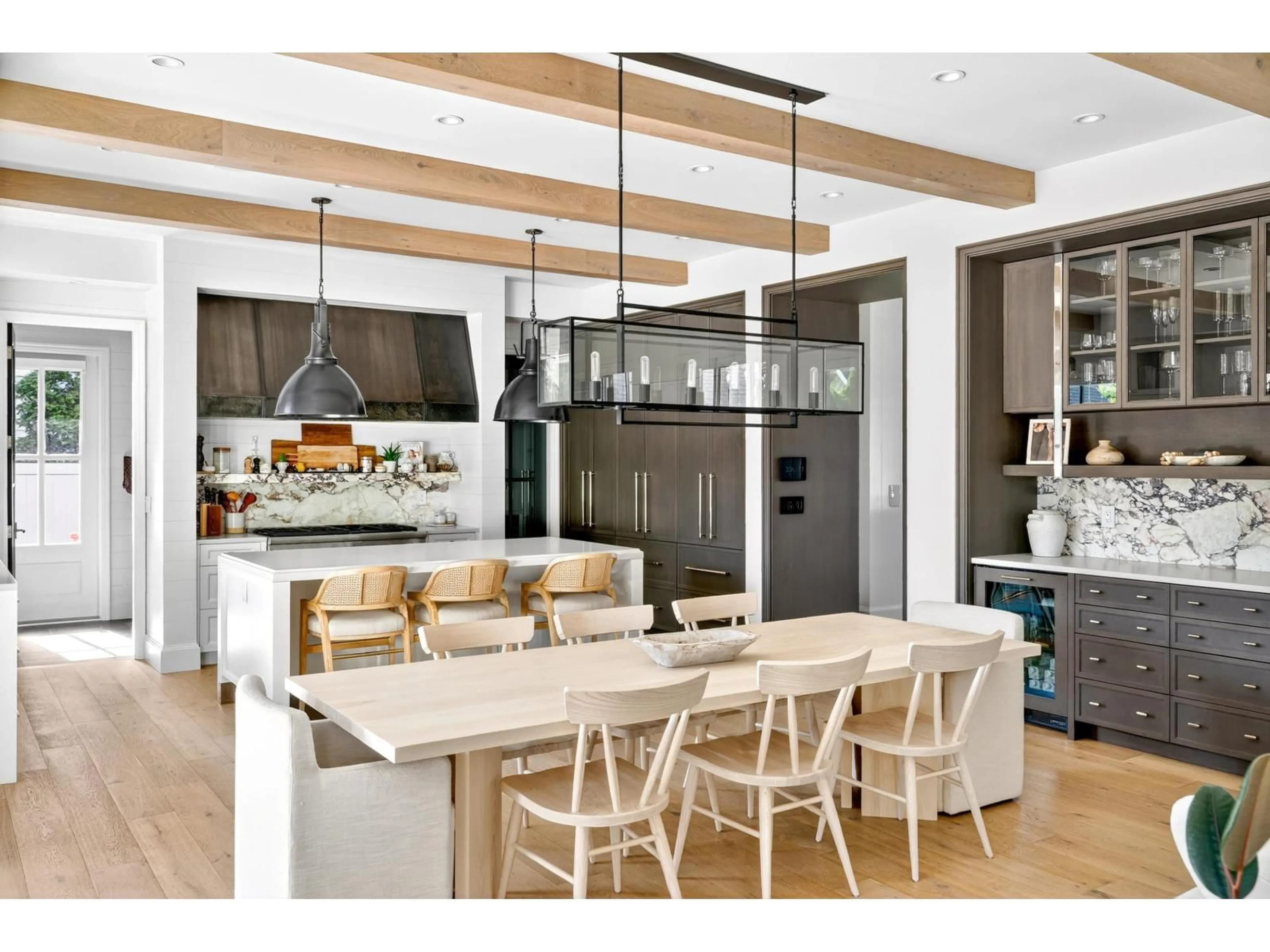 Open concept kitchen, wood/laminate floor for 8870 BARTLETT, Langley British Columbia V1M2S5