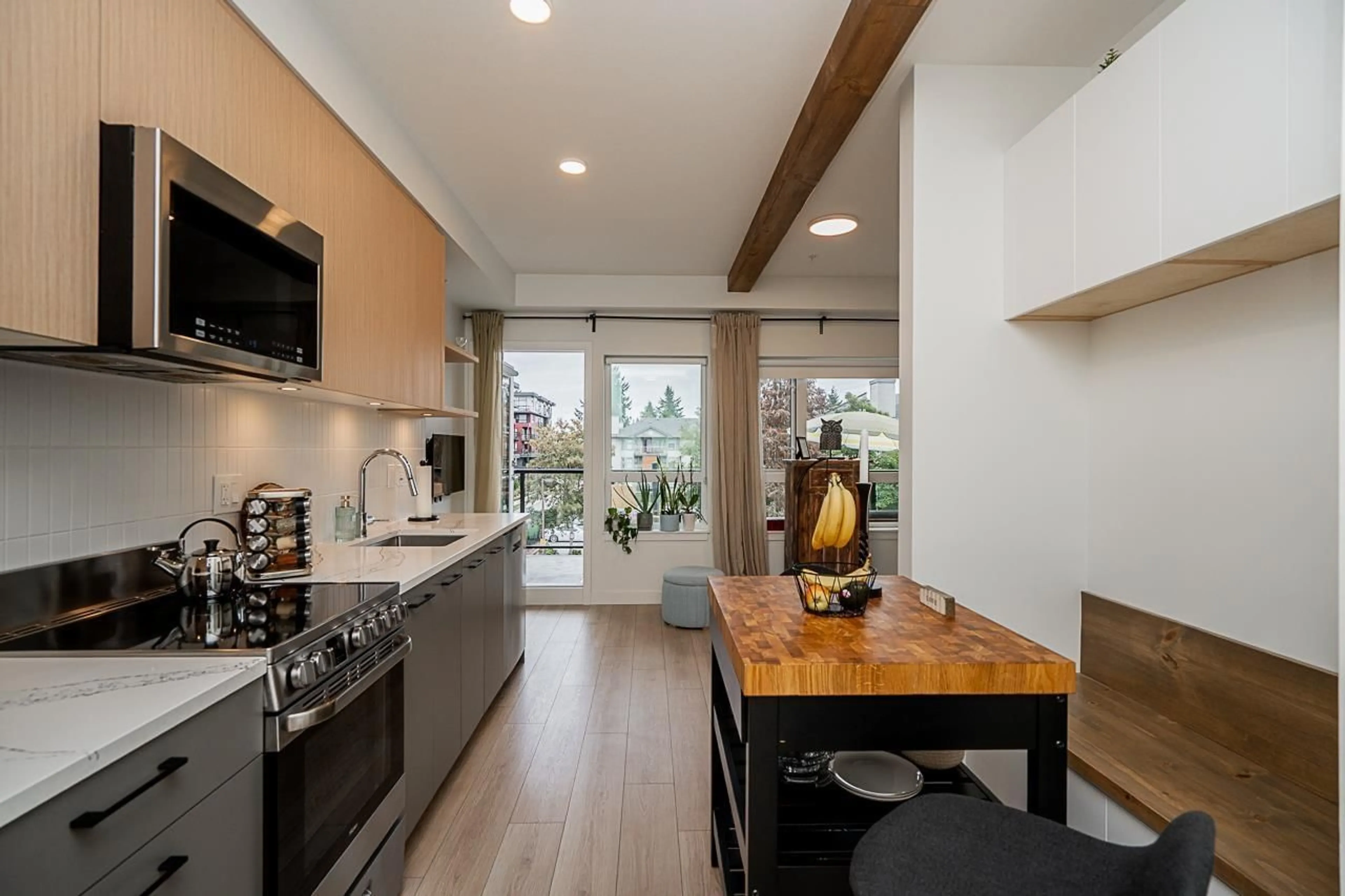 Open concept kitchen, unknown for 304 - 10777 138, Surrey British Columbia V3T0T5
