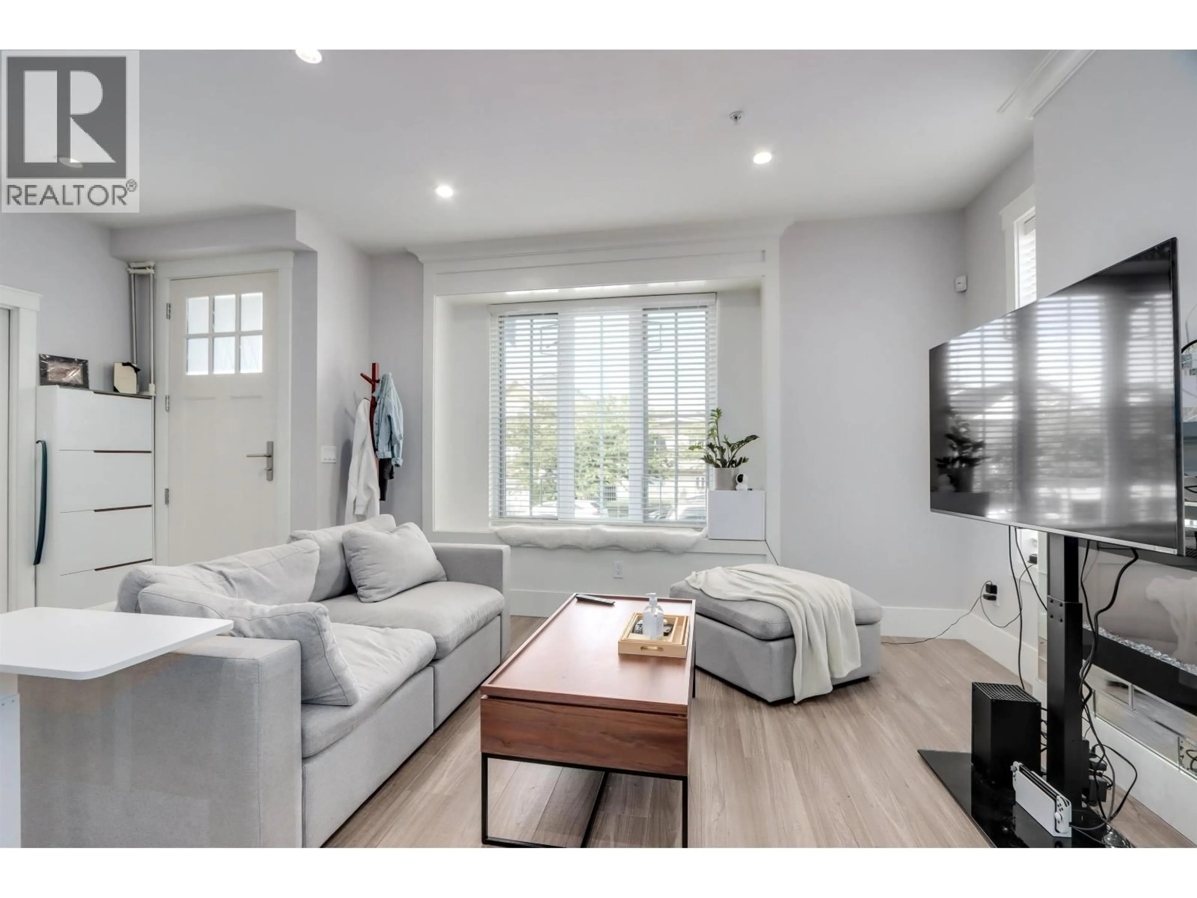 Living room with furniture, unknown for 2496 BROCK STREET, Vancouver British Columbia V5R2R4