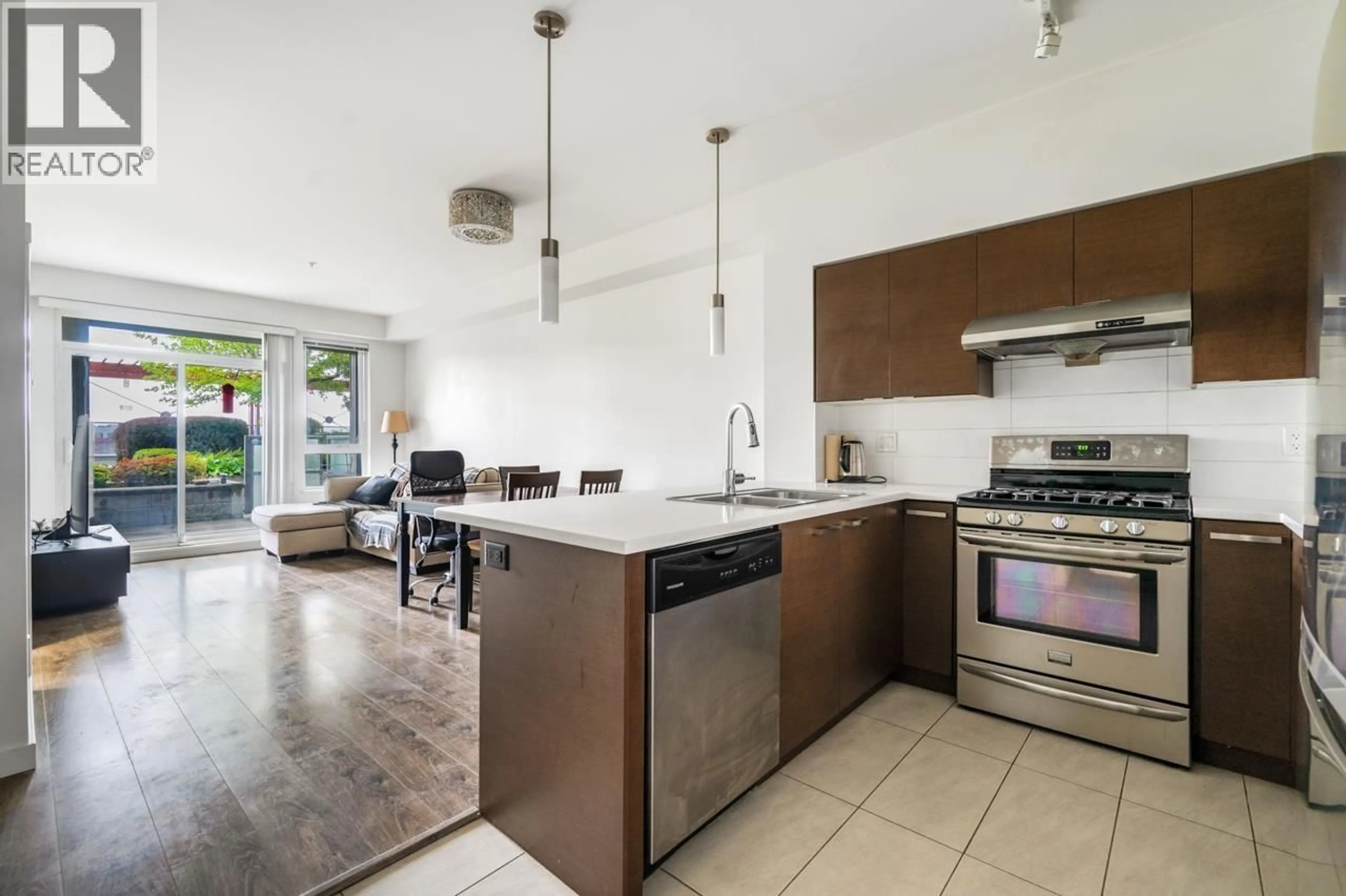 Open concept kitchen, ceramic/tile floor for 220 - 10880 NO. 5 ROAD, Richmond British Columbia V6W0B3