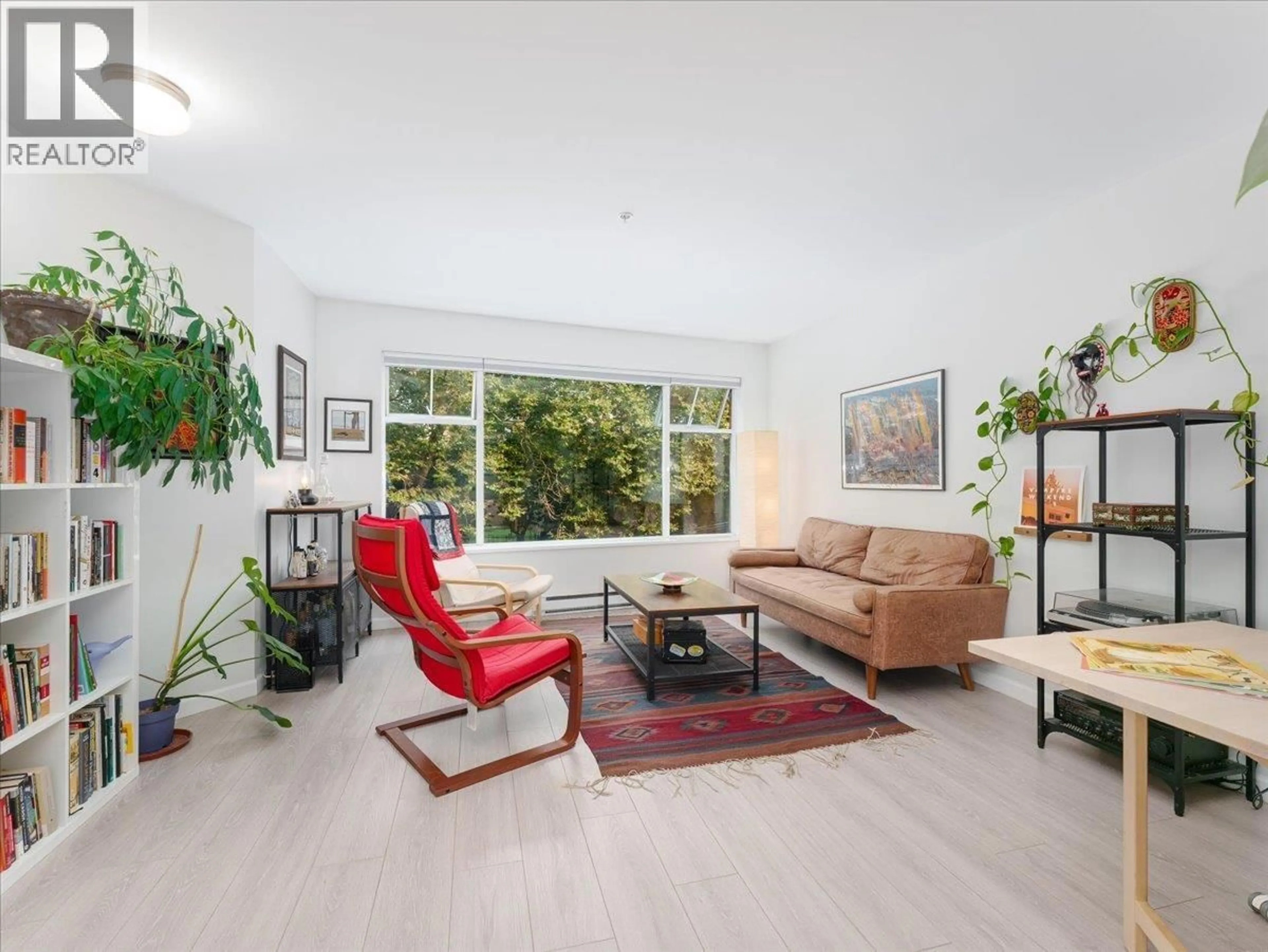 Living room with furniture, unknown for 205 - 663 GORE AVENUE, Vancouver British Columbia V6A2Z8