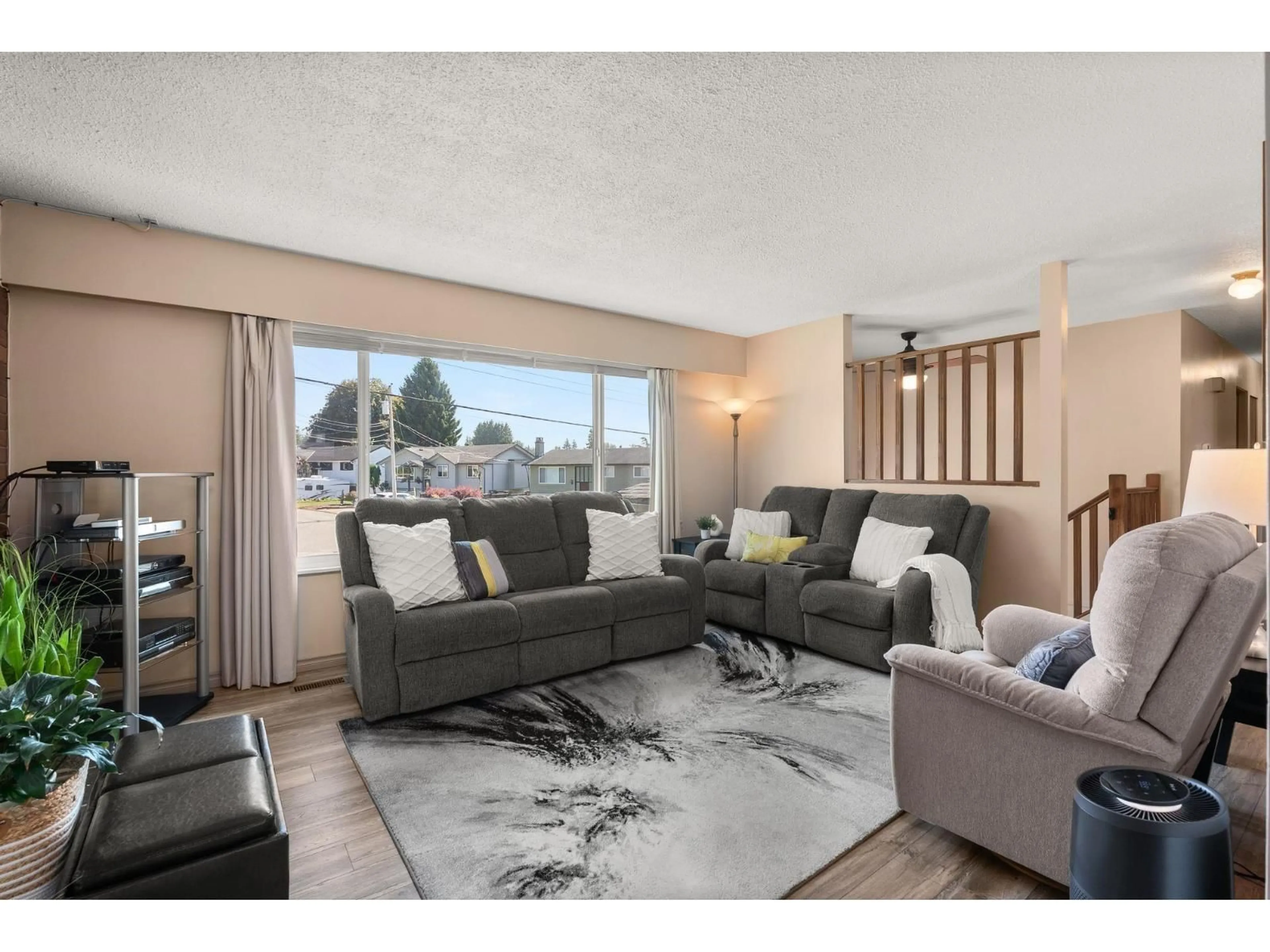 Living room with furniture, unknown for 7823 BREMRIDGE, Delta British Columbia V4C5E3
