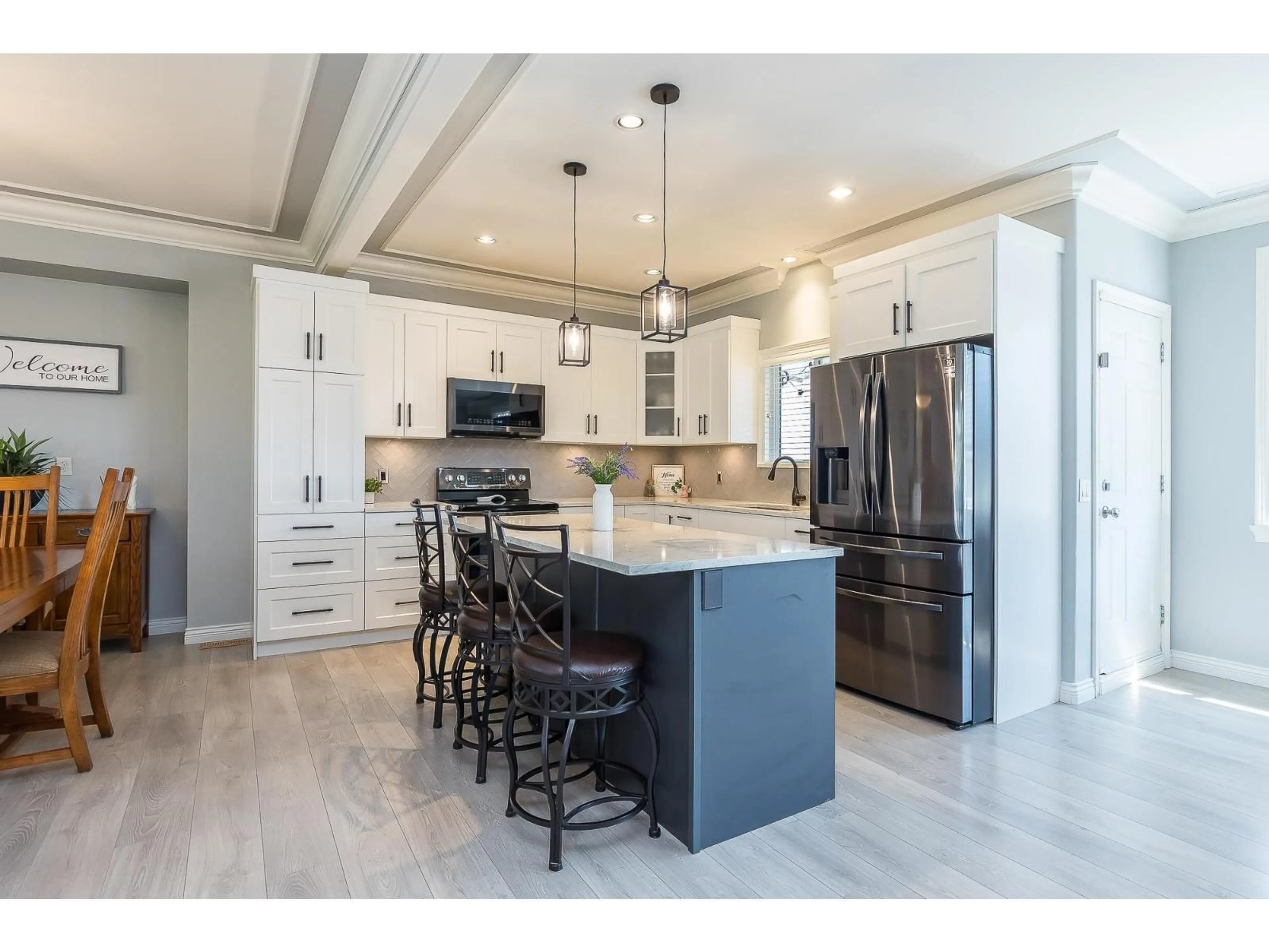 Open concept kitchen, ceramic/tile floor for 8434 FENNELL, Mission British Columbia V4S1M5