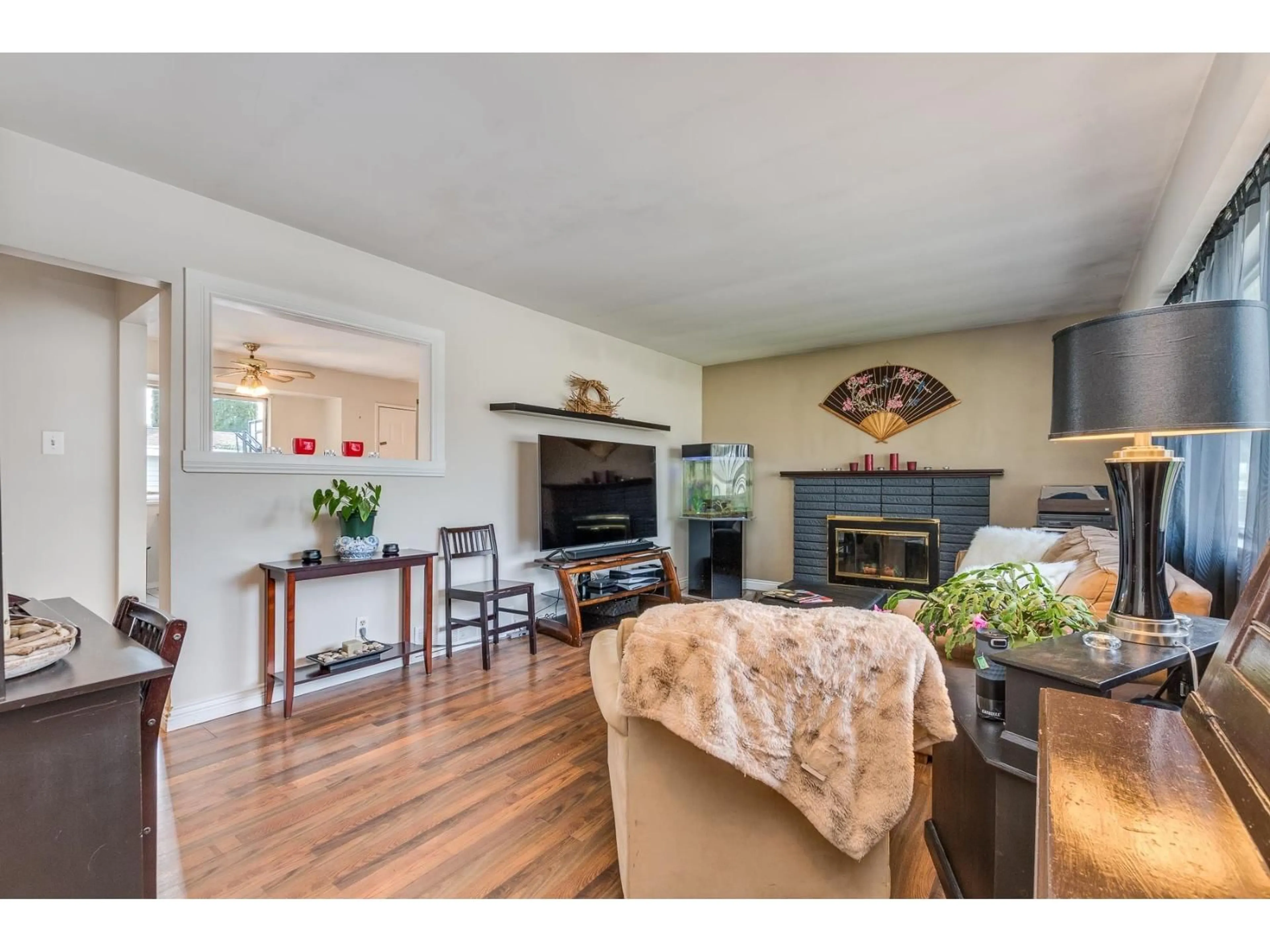 Open concept kitchen, wood/laminate floor for 7980 112, Delta British Columbia V4C4W1