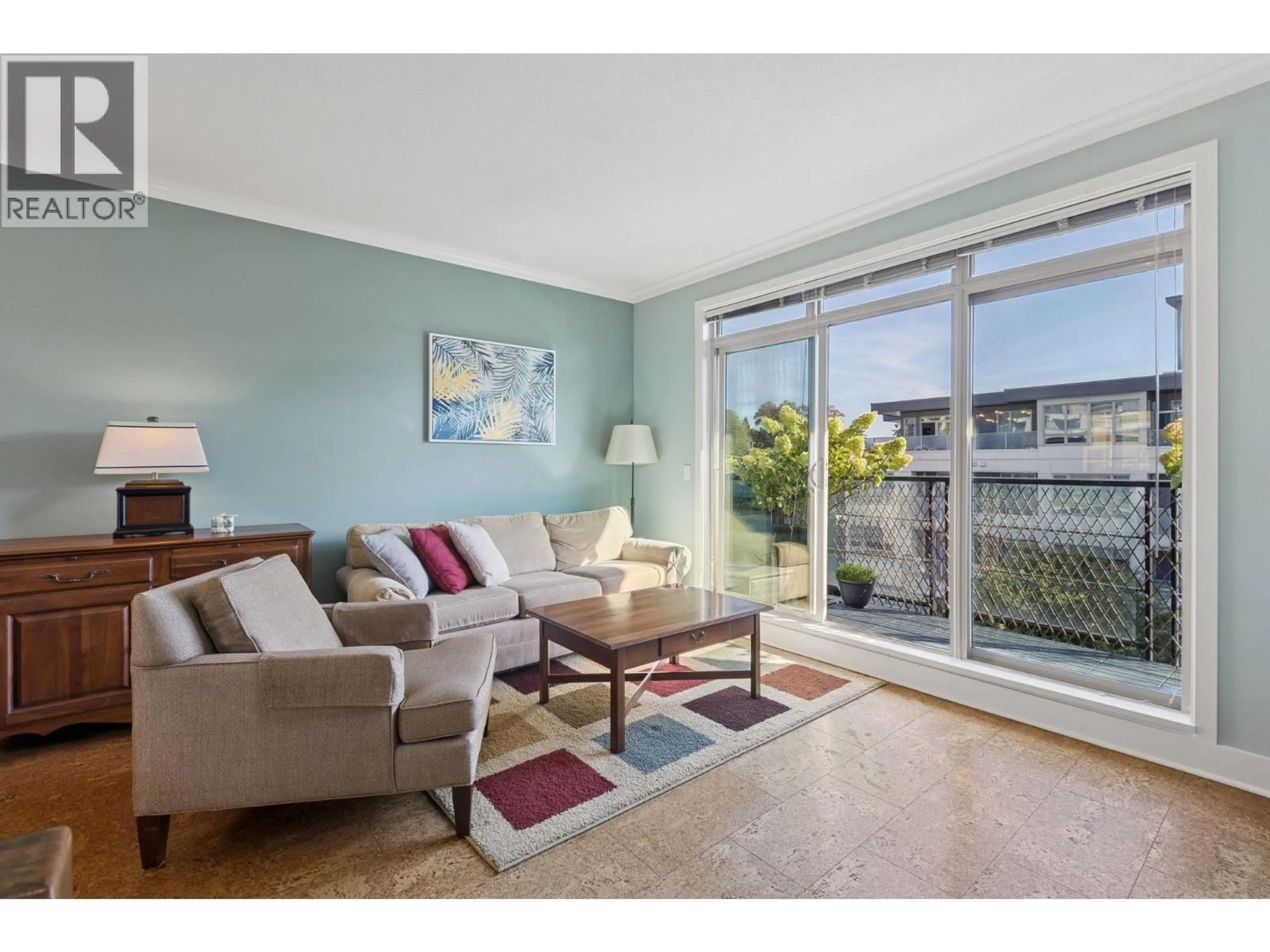 Living room with furniture, unknown for 22 - 728 14TH STREET, North Vancouver British Columbia V7M0A8