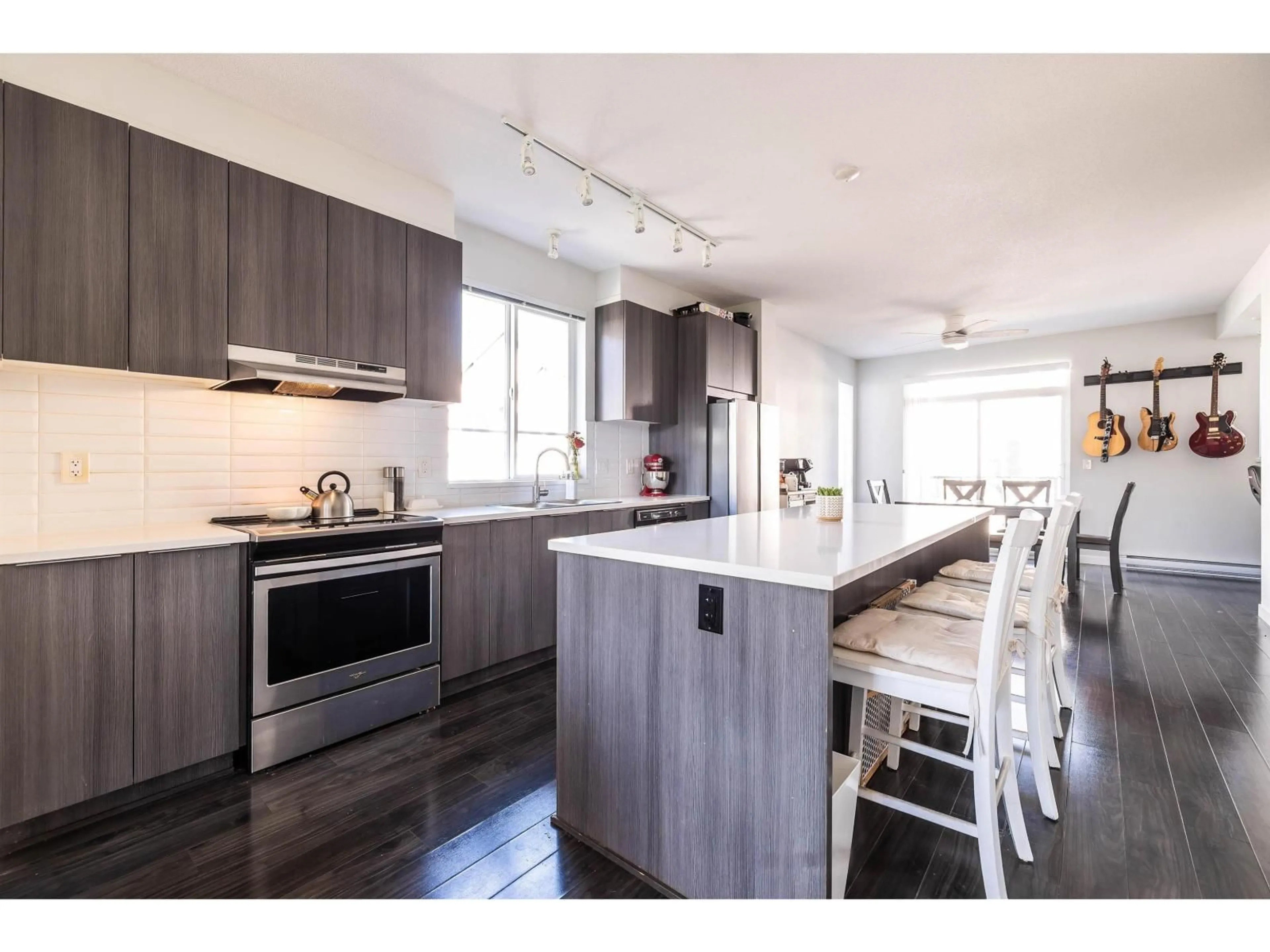 Open concept kitchen, wood/laminate floor for 39 - 30930 WESTRIDGE, Abbotsford British Columbia V2T0H6