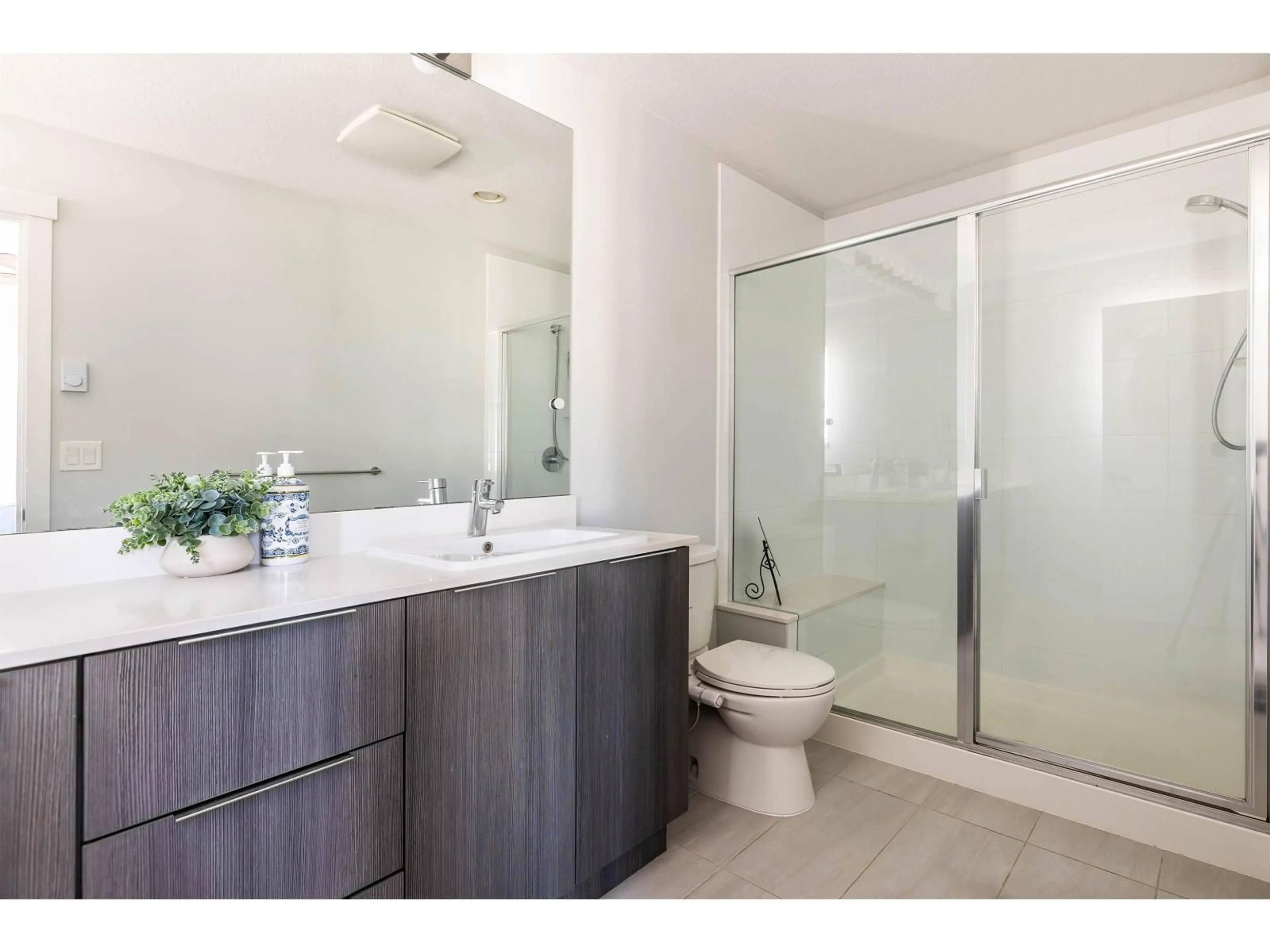 Standard bathroom, ceramic/tile floor for 39 - 30930 WESTRIDGE, Abbotsford British Columbia V2T0H6