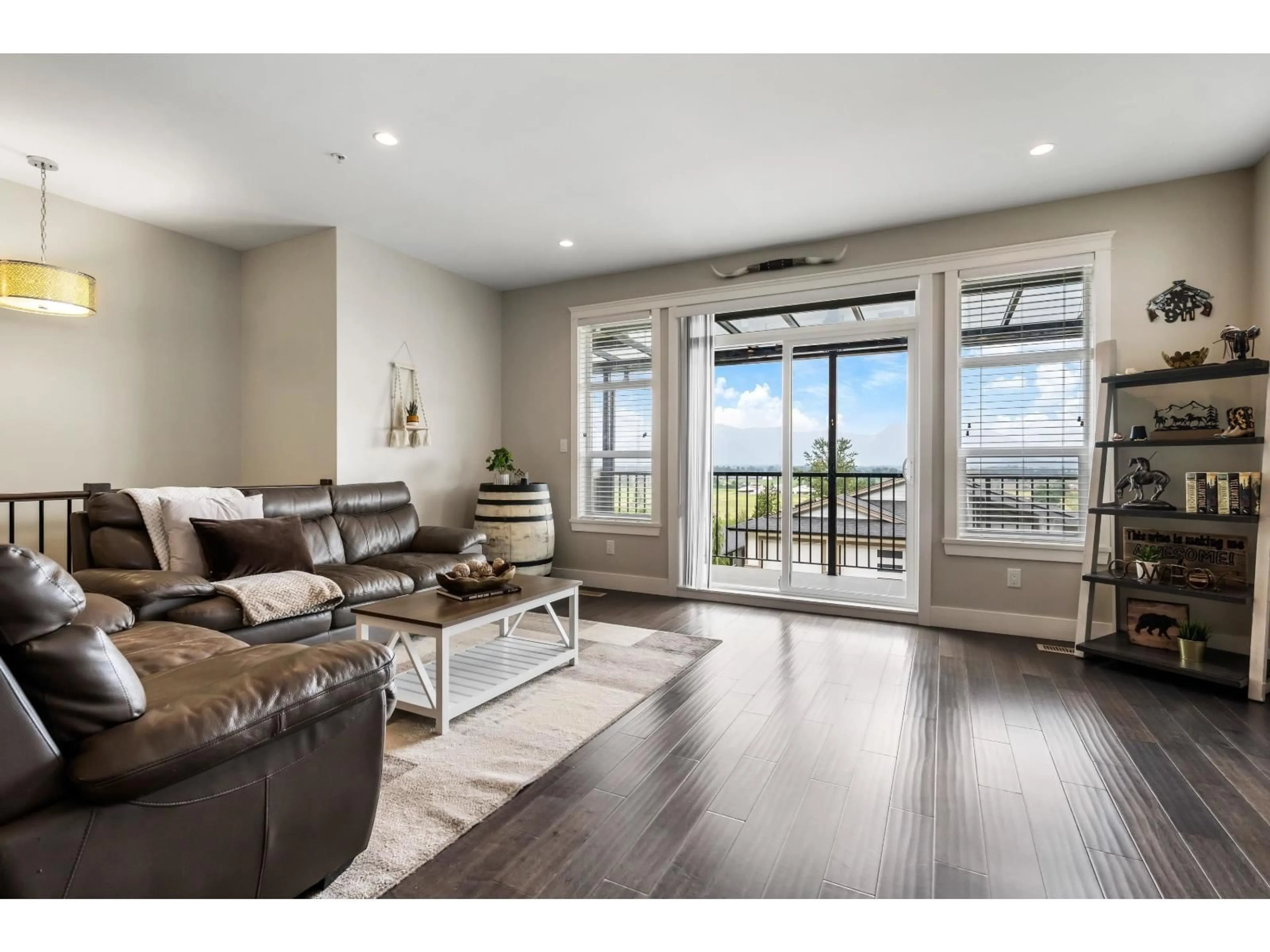 Living room with furniture, wood/laminate floor for 62 - 50778 LEDGESTONE PLACE, Chilliwack British Columbia V2P0E7