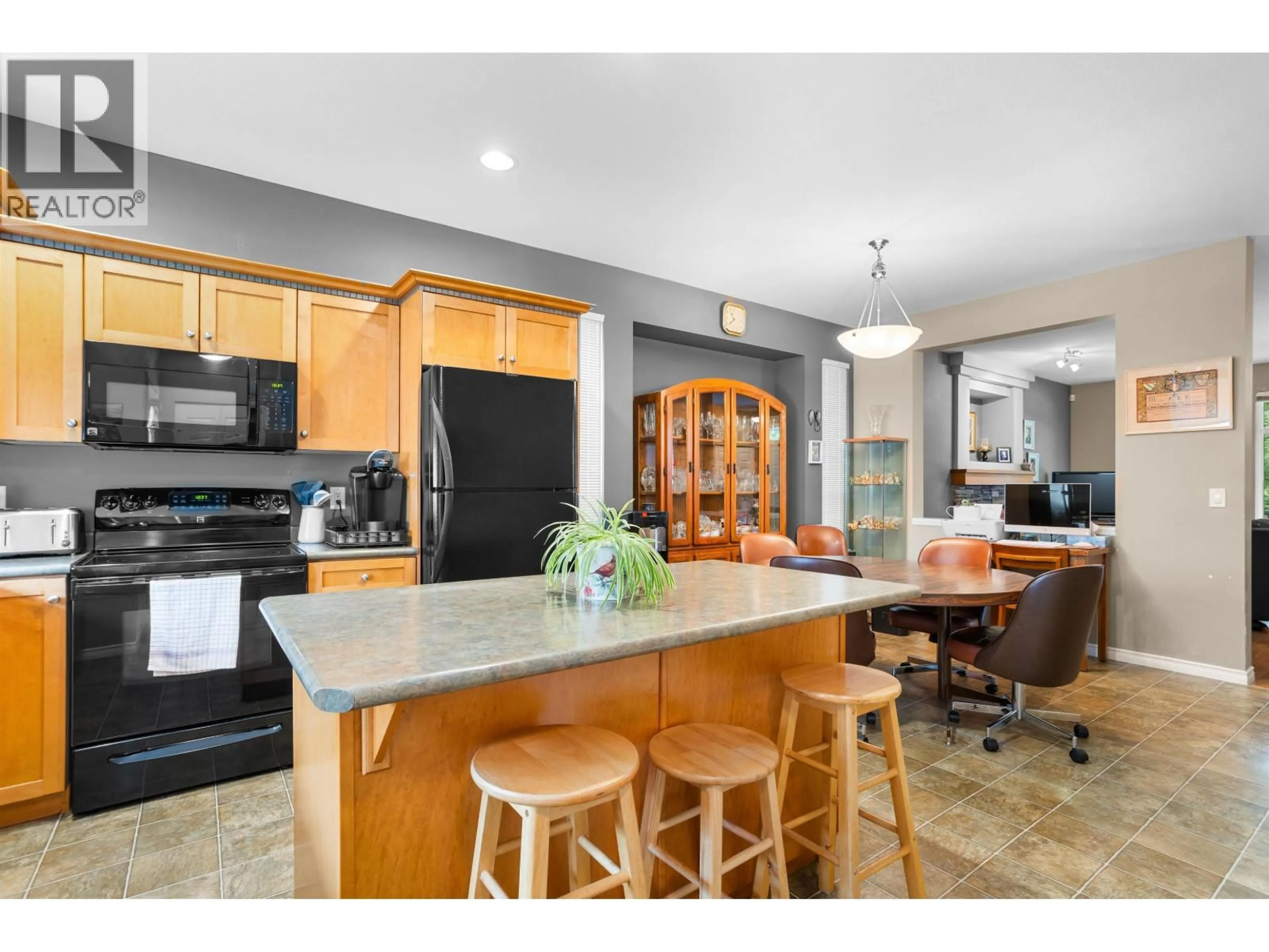 Open concept kitchen, ceramic/tile floor for 23635 DEWDNEY TRUNK ROAD, Maple Ridge British Columbia V4R2W9