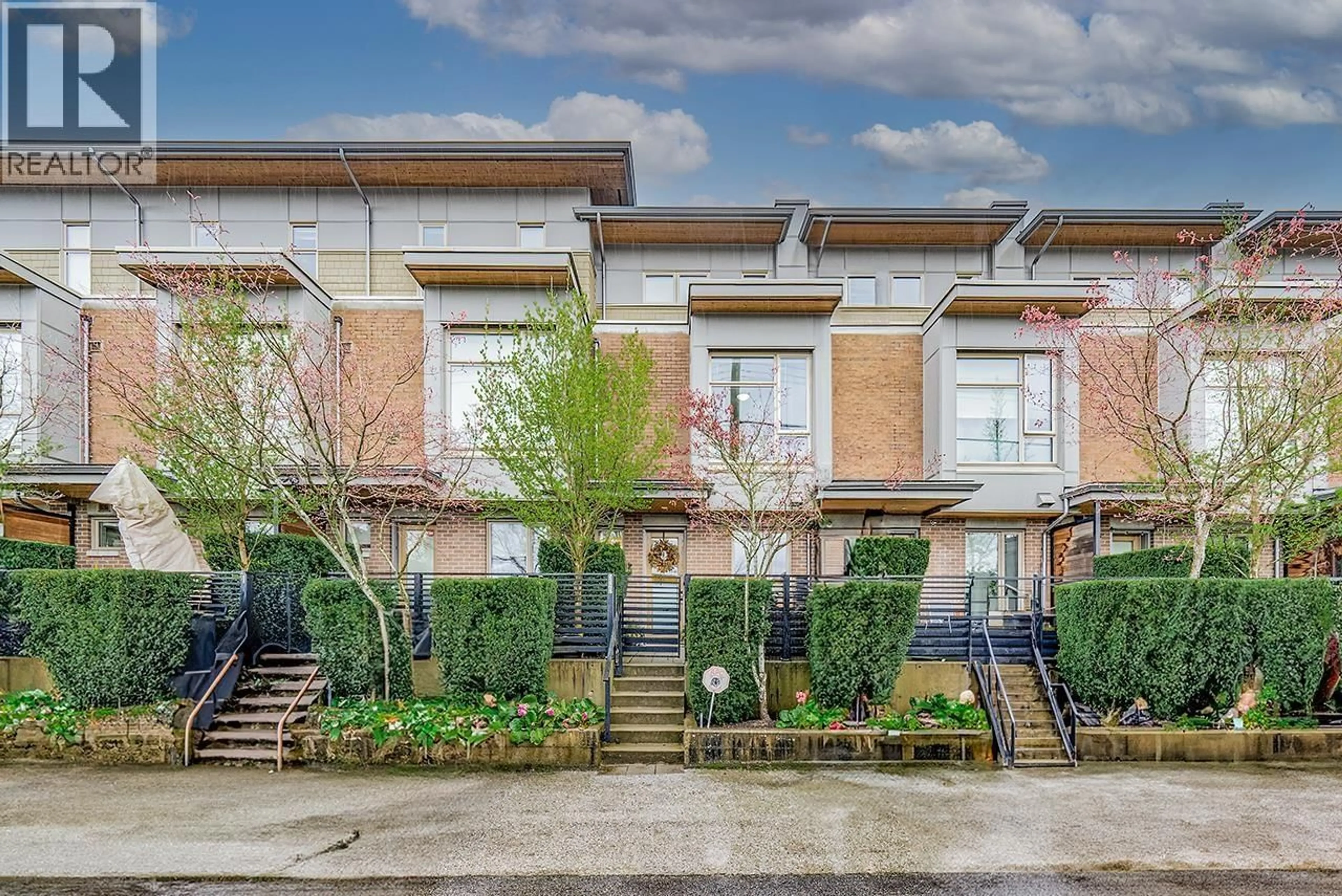 Unknown for 5522 OAK STREET, Vancouver British Columbia V6M2V6