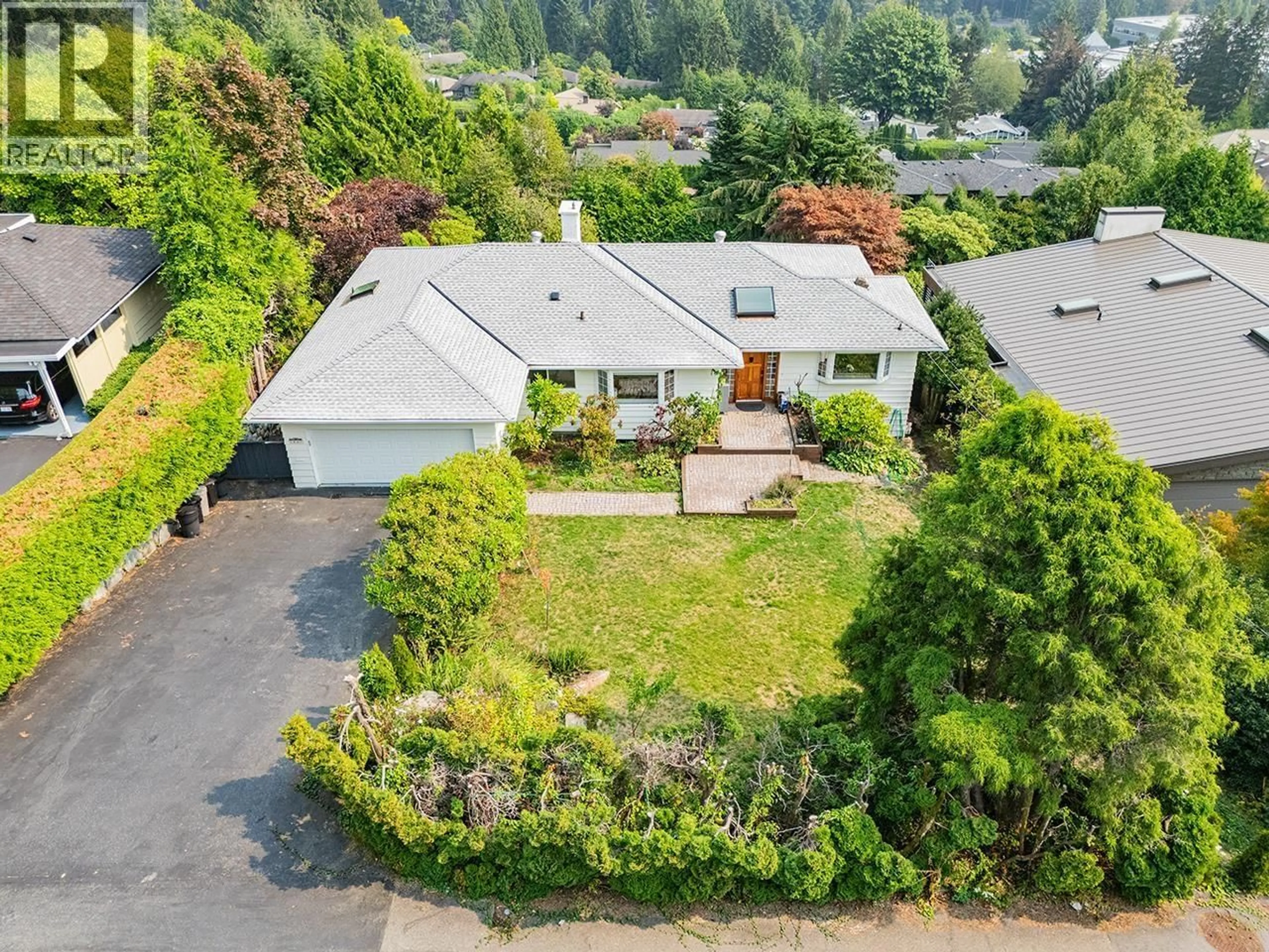 A pic from outside/outdoor area/front of a property/back of a property/a pic from drone, street for 96 BONNYMUIR DRIVE, West Vancouver British Columbia V7S1L2