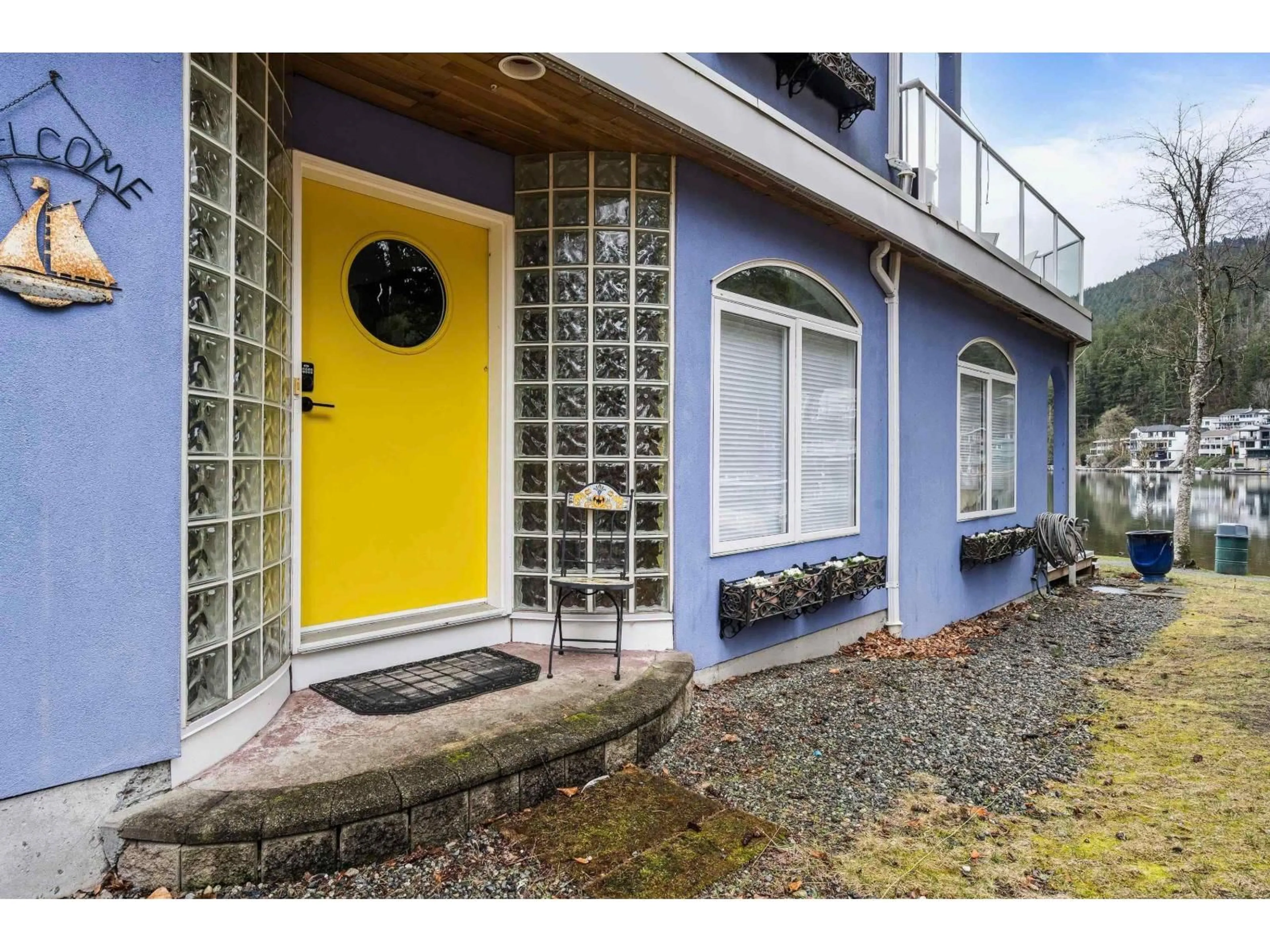 Indoor entryway for 106 FIRST AVENUE, Cultus Lake British Columbia V2R4Y4