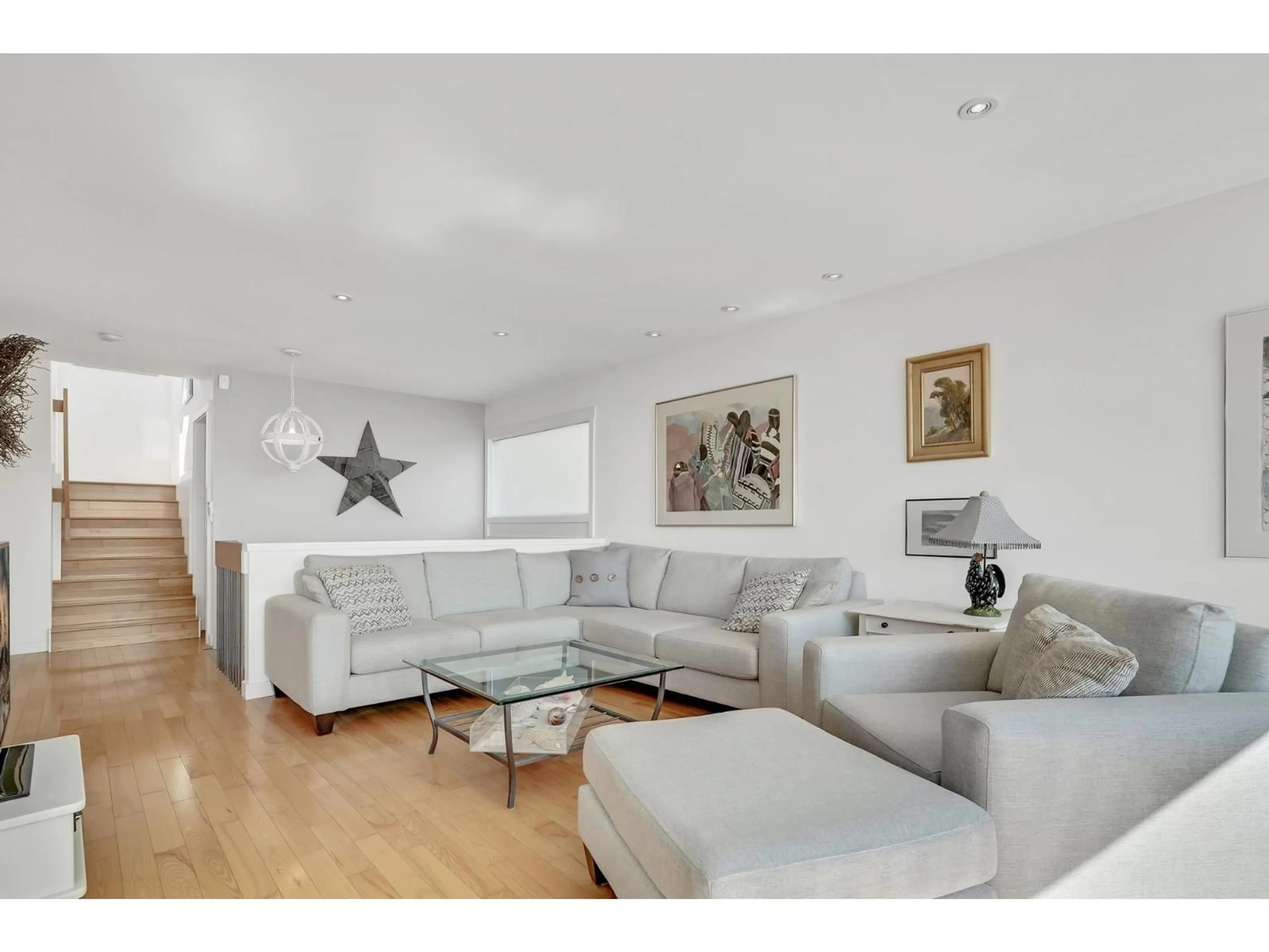 Living room with furniture, unknown for 14937 BUENA VISTA, White Rock British Columbia V4B1X5