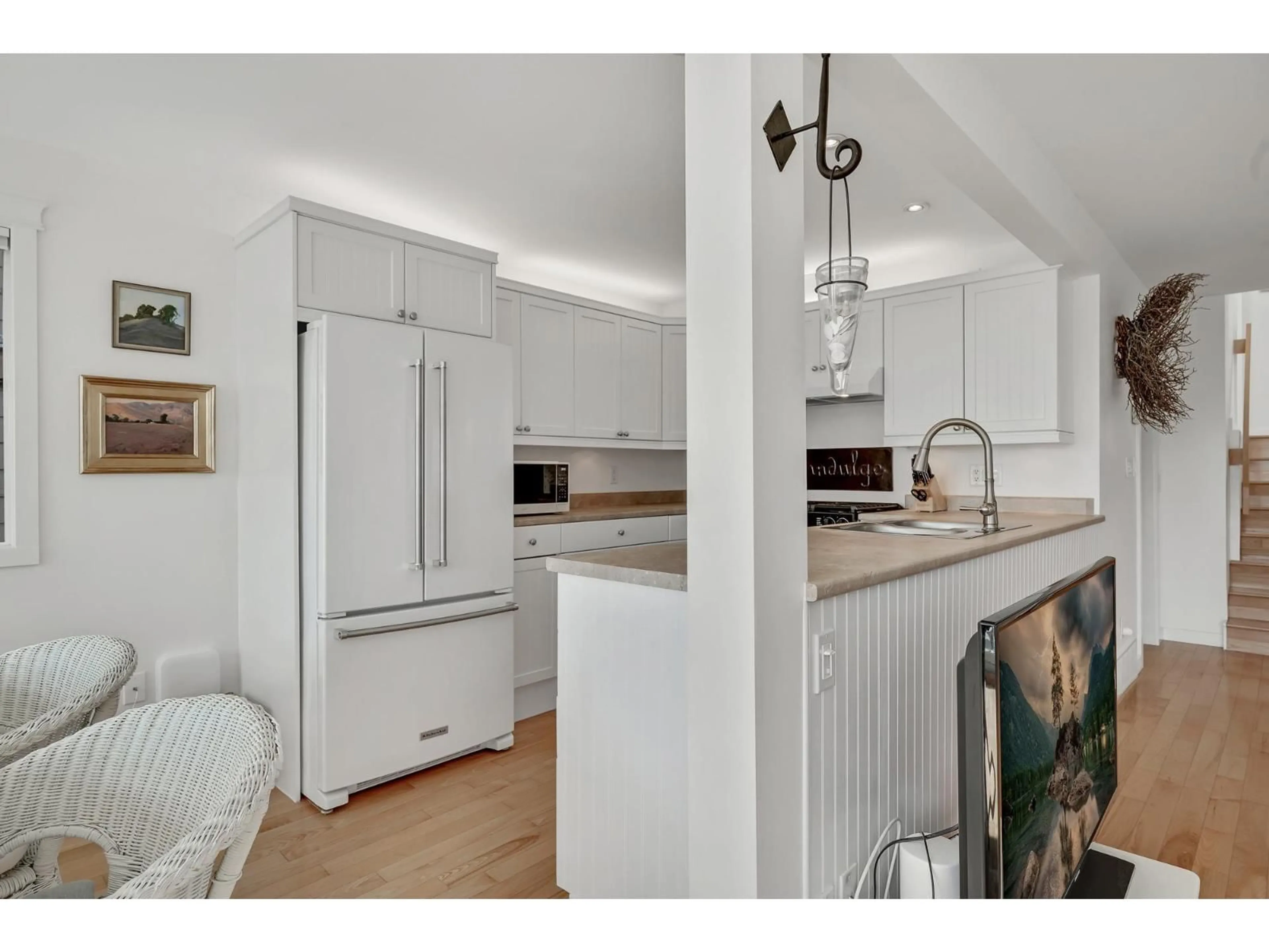 Open concept kitchen, unknown for 14937 BUENA VISTA, White Rock British Columbia V4B1X5