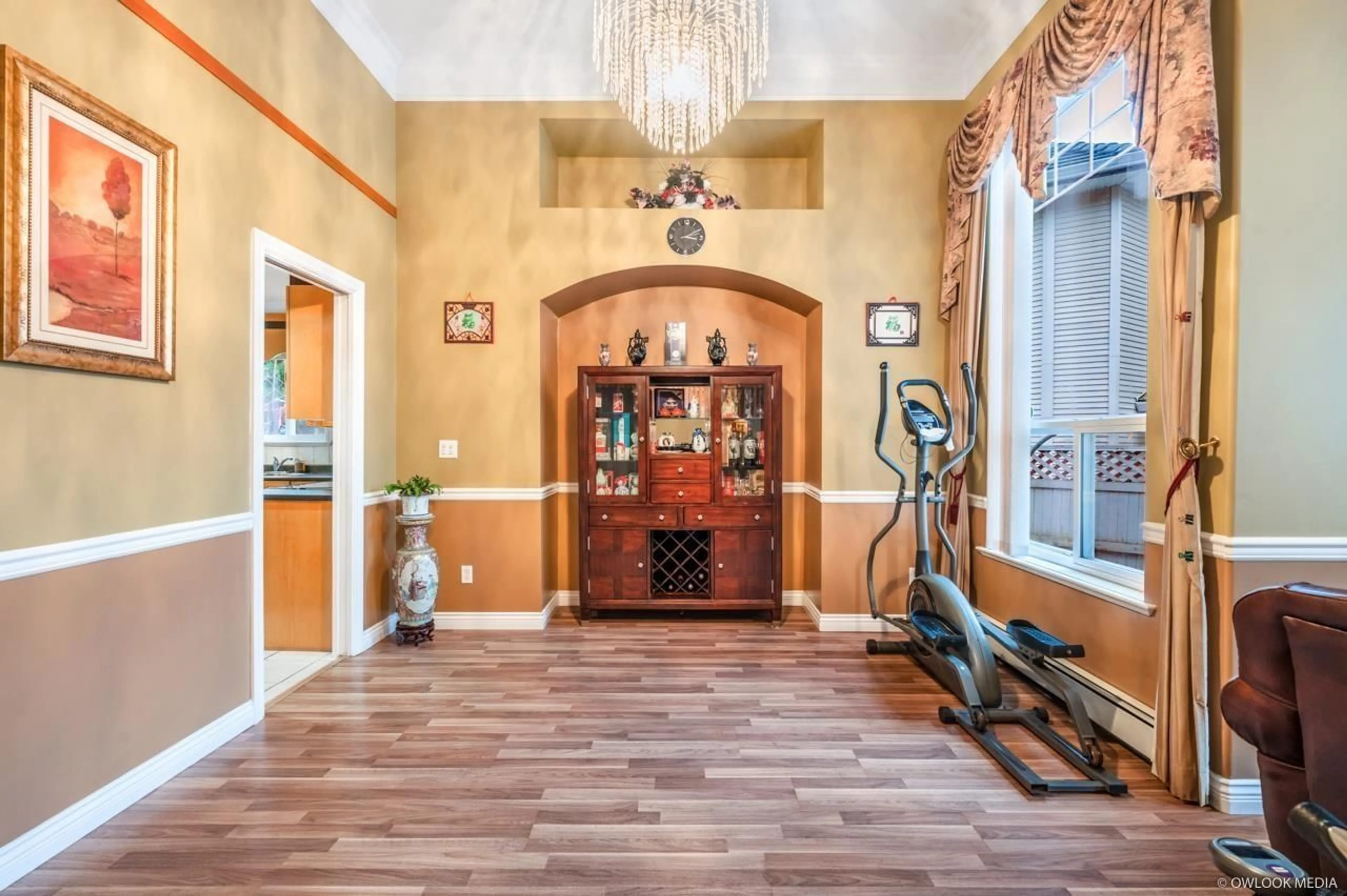 Indoor entryway for 10028 130, Surrey British Columbia V3T5X5