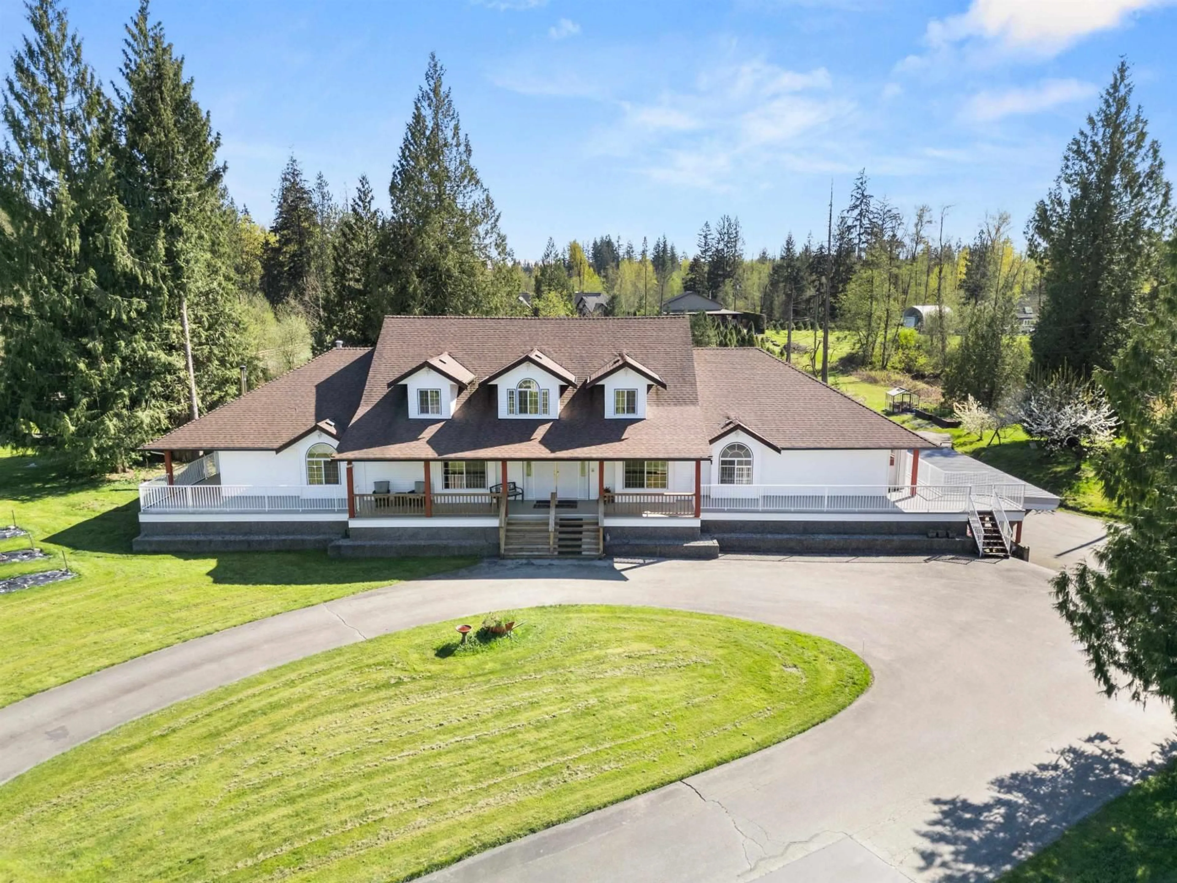 A pic from outside/outdoor area/front of a property/back of a property/a pic from drone, mountain view for 21980 100, Langley British Columbia V1M3V1