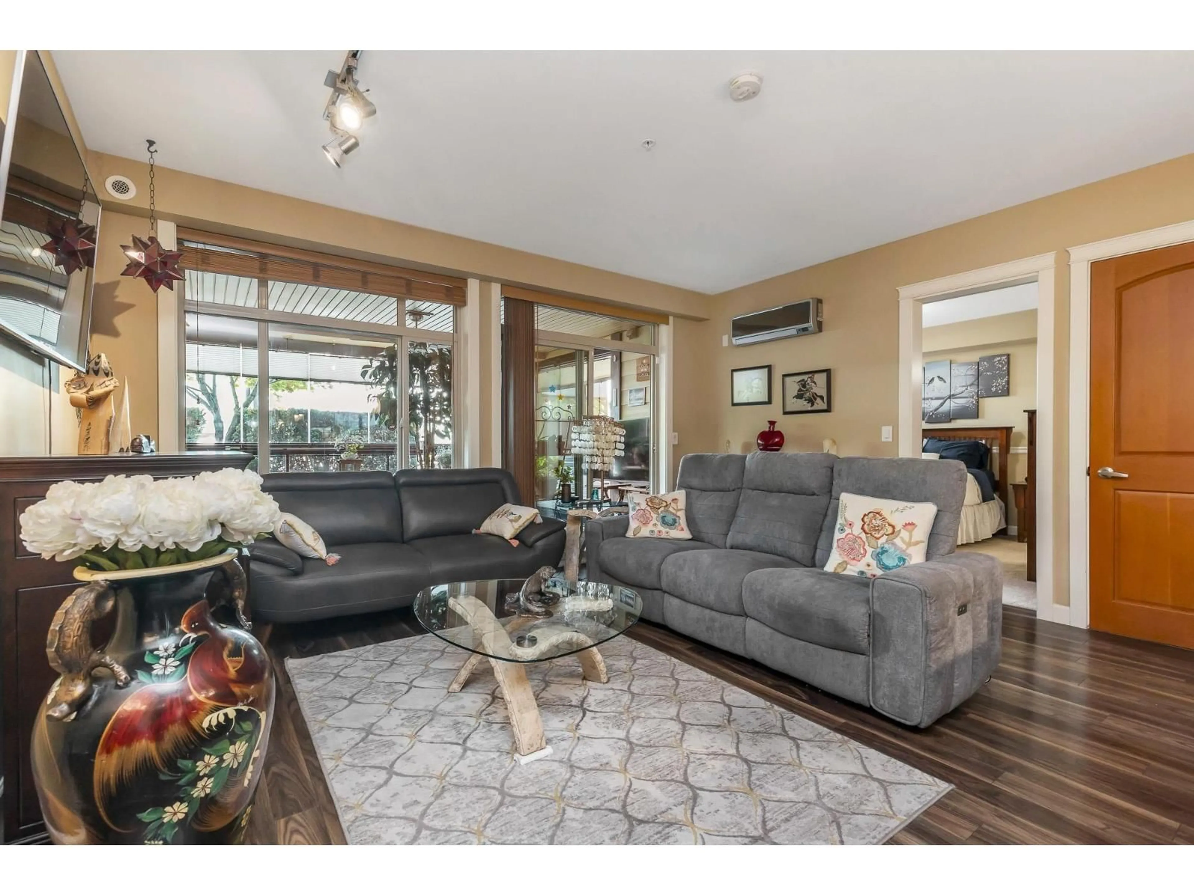 Living room with furniture, unknown for 129 - 2860 TRETHEWEY, Abbotsford British Columbia V2T0G5