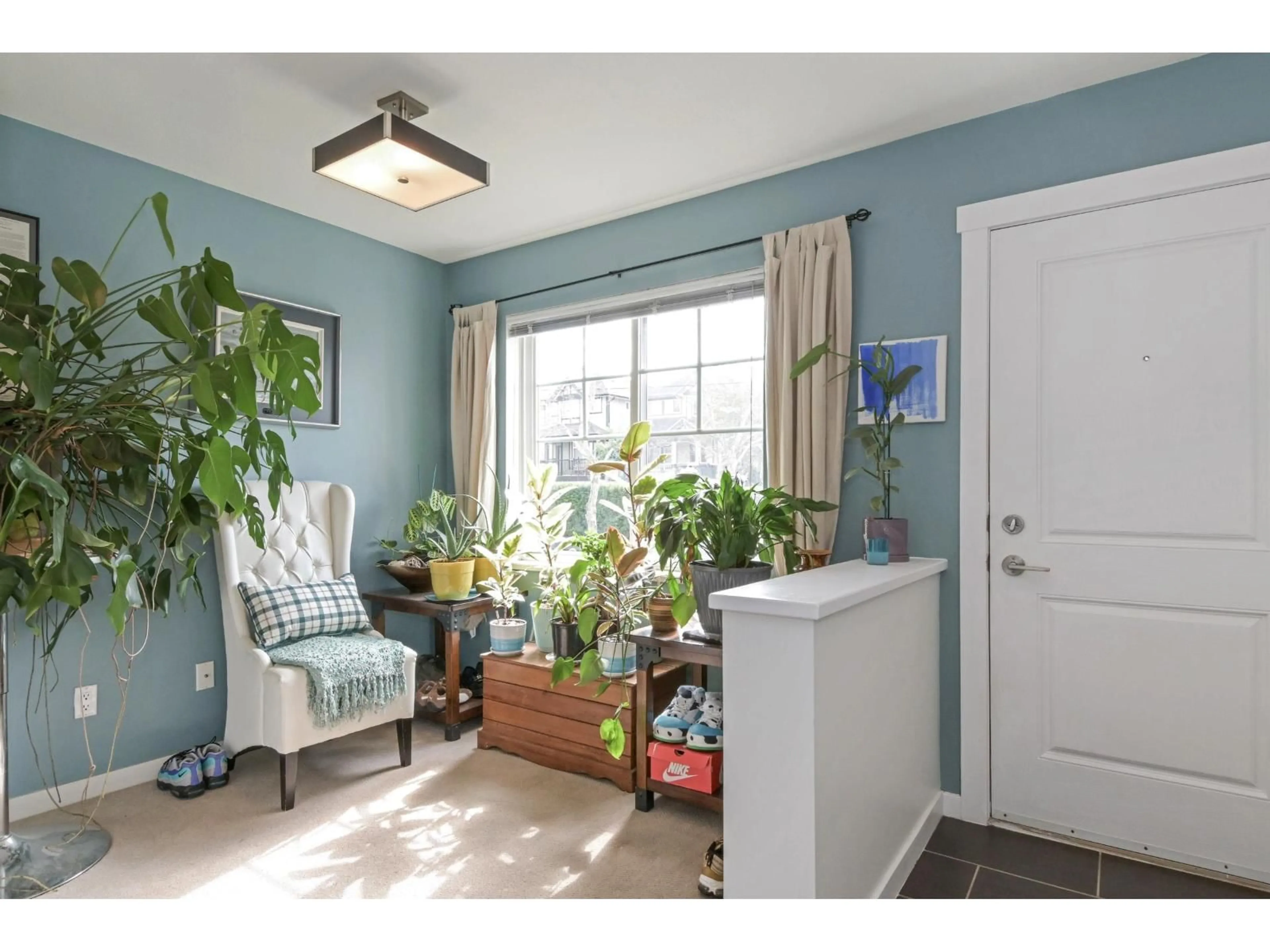 Indoor entryway for 17 - 7238 189, Surrey British Columbia V4N5Y8