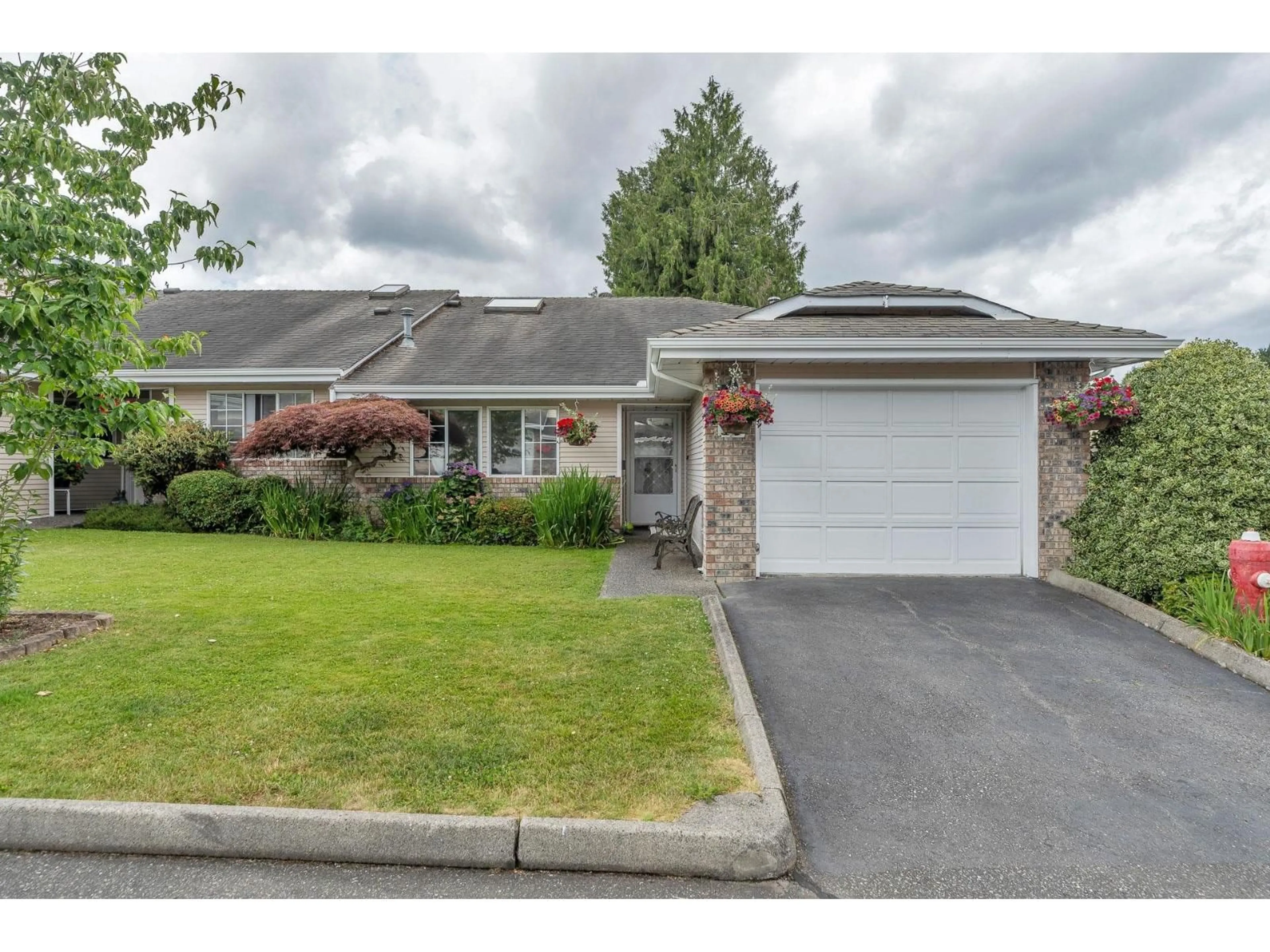Home with vinyl exterior material, street for 18 - 5051 203, Langley British Columbia V3A1V5