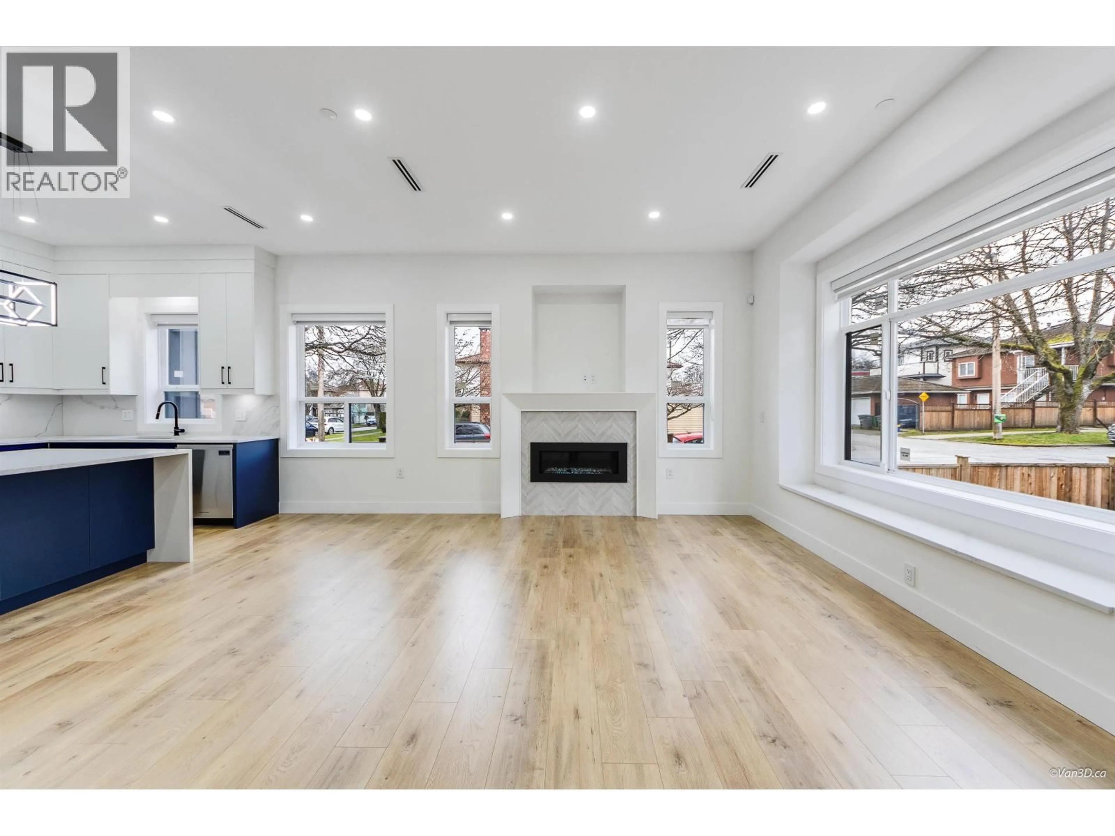 A pic of a room for 2995 17TH AVENUE, Vancouver British Columbia V5M2N4